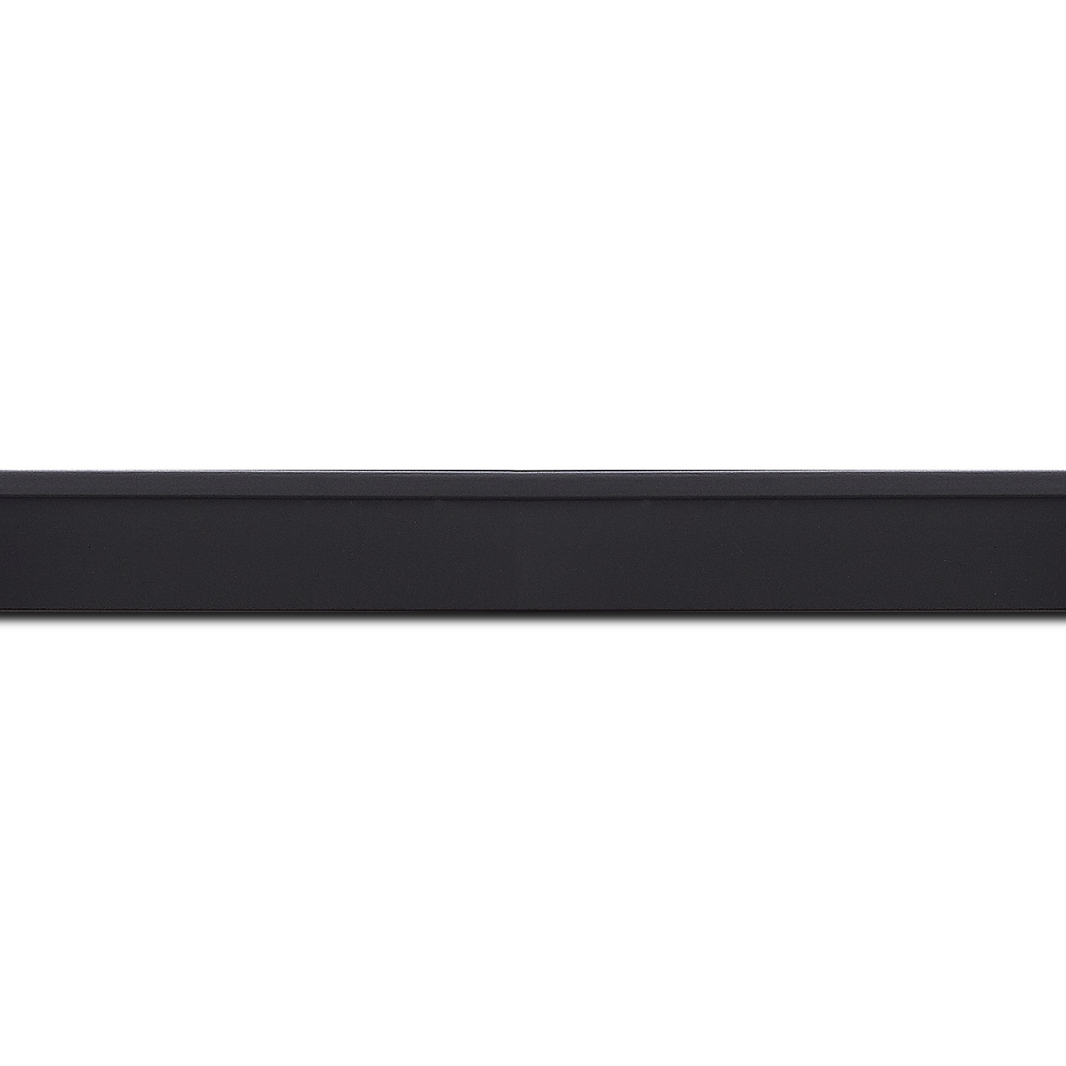 Baguette longueur 1.40m bois profil en pente plongeant largeur 2.2cm couleur noir mat finition pore bouché