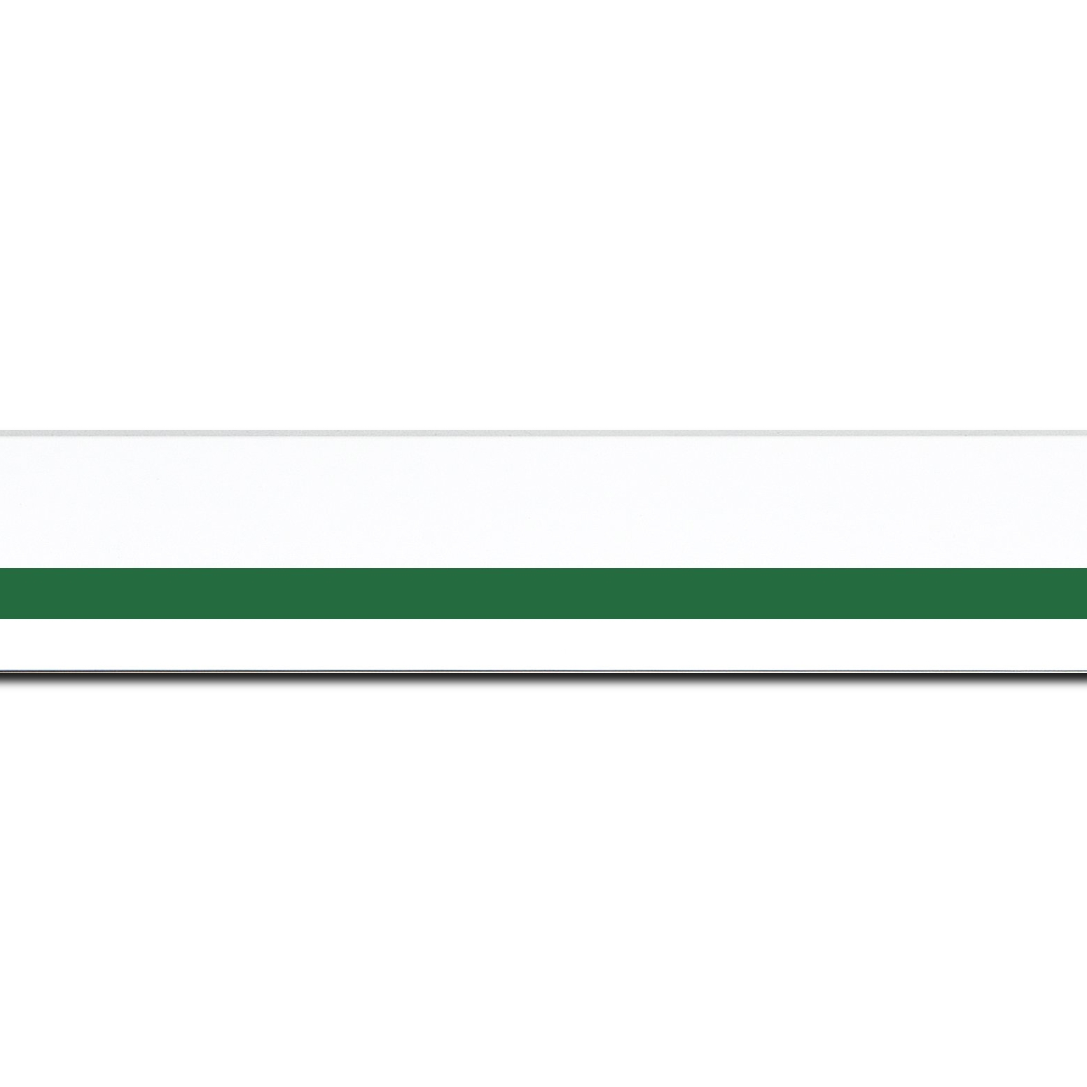 Pack par 12m, bois profil pente largeur 4.5cm de couleur blanc mat filet vert (longueur baguette pouvant varier entre 2.40m et 3m selon arrivage des bois)