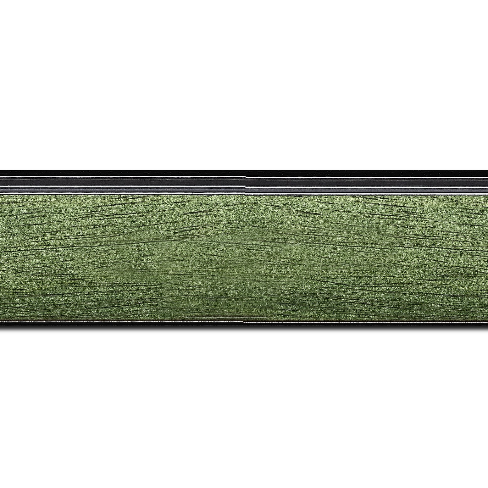 Pack par 12m, bois profil incliné en pente largeur 4.8cm couleur vert sapin satiné surligné par une gorge extérieure noire : originalité et élégance assurée (longueur baguette pouvant varier entre 2.40m et 3m selon arrivage des bois)