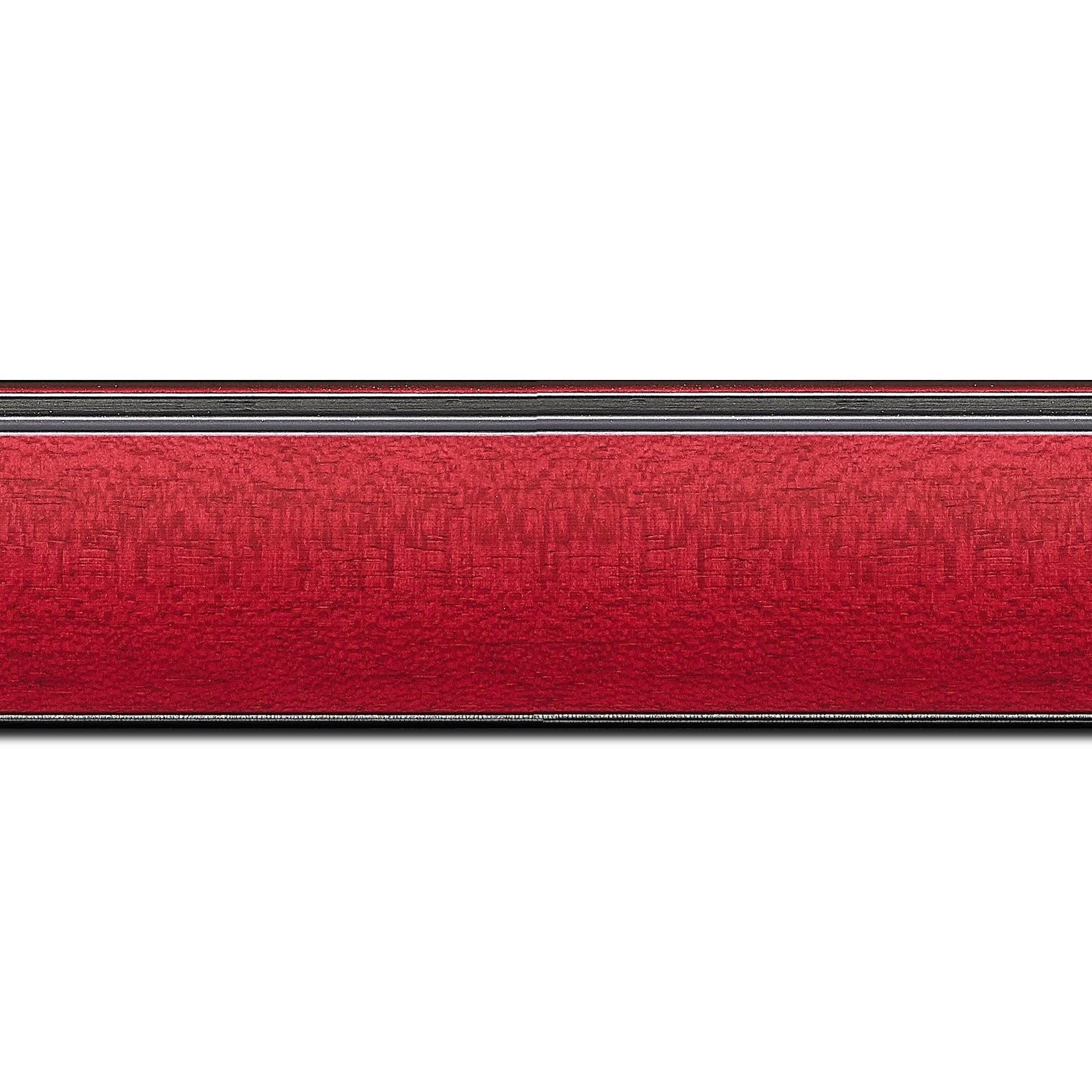 Baguette longueur 1.40m bois profil en pente méplat largeur 4.8cm couleur rouge cerise satiné surligné par une gorge extérieure noire : originalité et élégance assurée