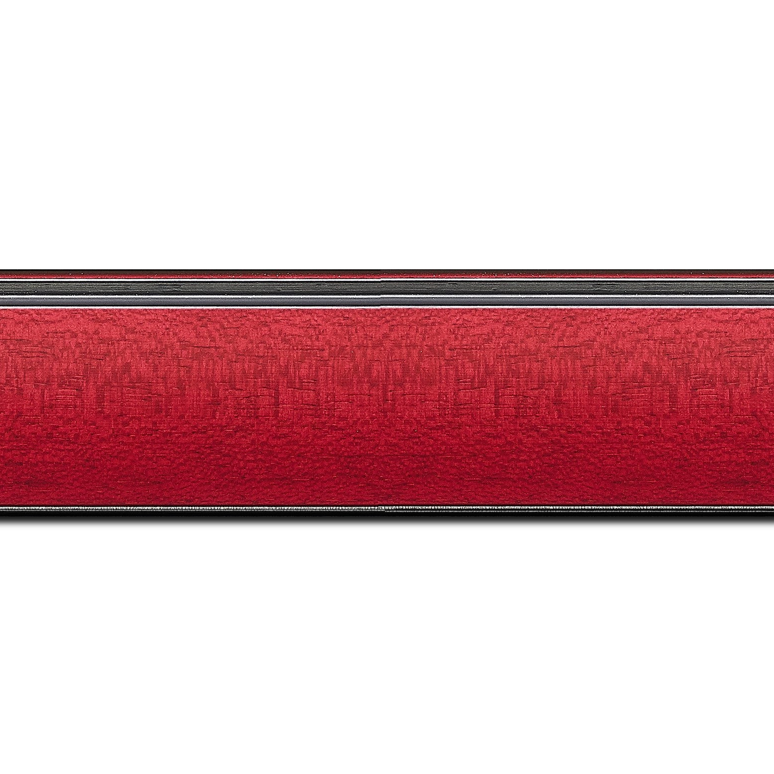 Baguette longueur 1.40m bois profil en pente méplat largeur 4.8cm couleur rouge cerise satiné surligné par une gorge extérieure noire : originalité et élégance assurée