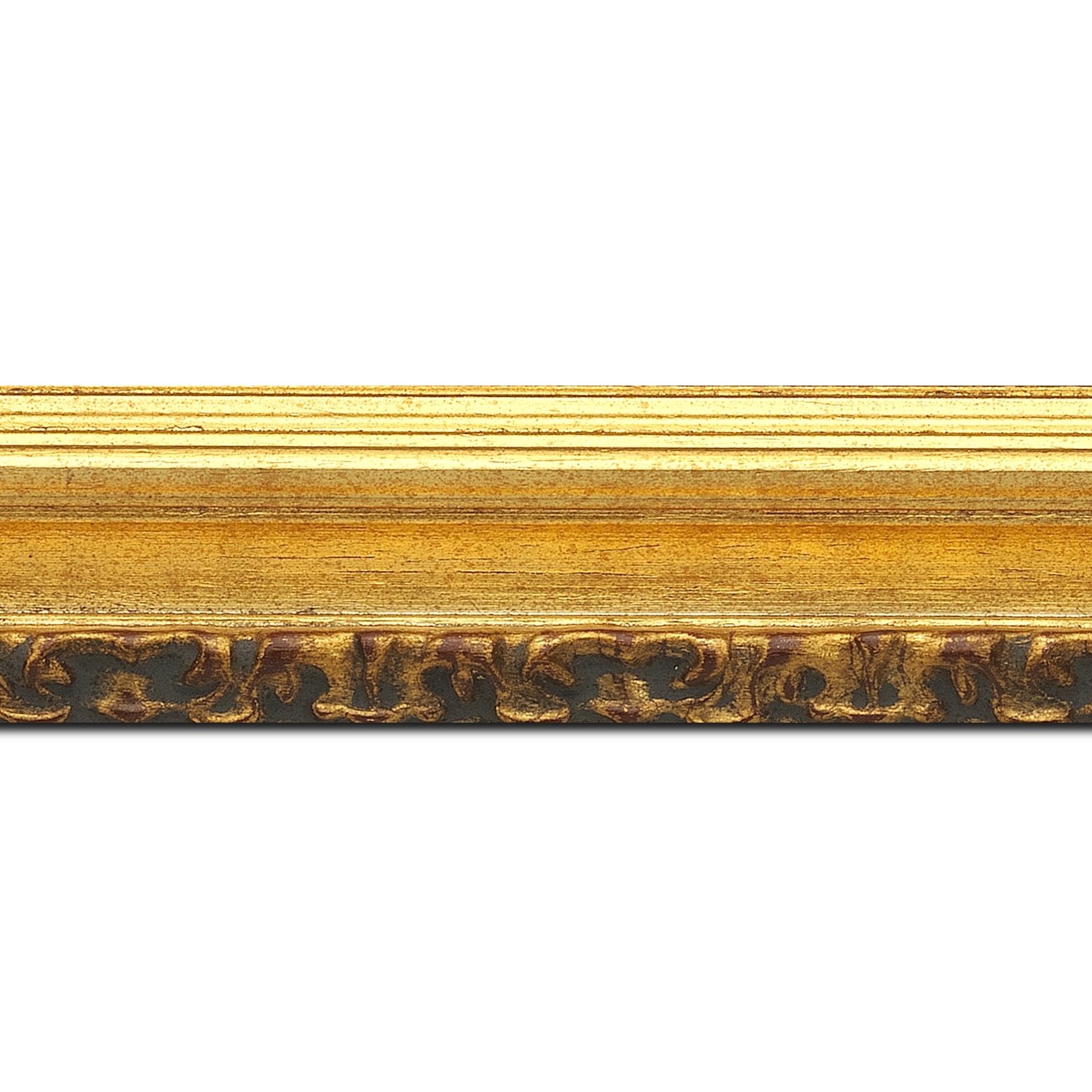 Baguette longueur 1.40m bois profil incurvé largeur 5.1cm couleur or patiné à la feuille gorge or nez ornement