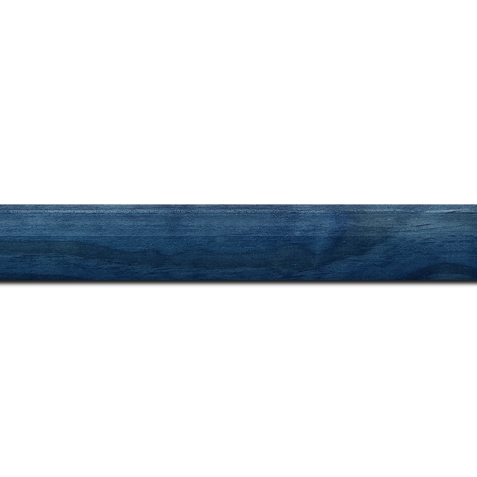 Baguette longueur 1.40m bois profil arrondi en pente plongeant largeur 2.4cm couleur bleu finition vernis brillant,veine du bois  apparent (pin) ,