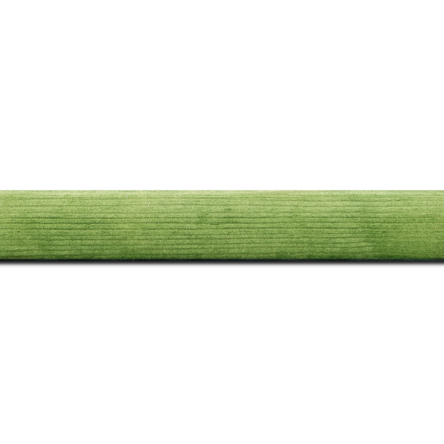 Baguette longueur 1.40m bois profil arrondi en pente plongeant largeur 2.4cm couleur vert tonique finition vernis brillant,veine du bois  apparent (pin) ,