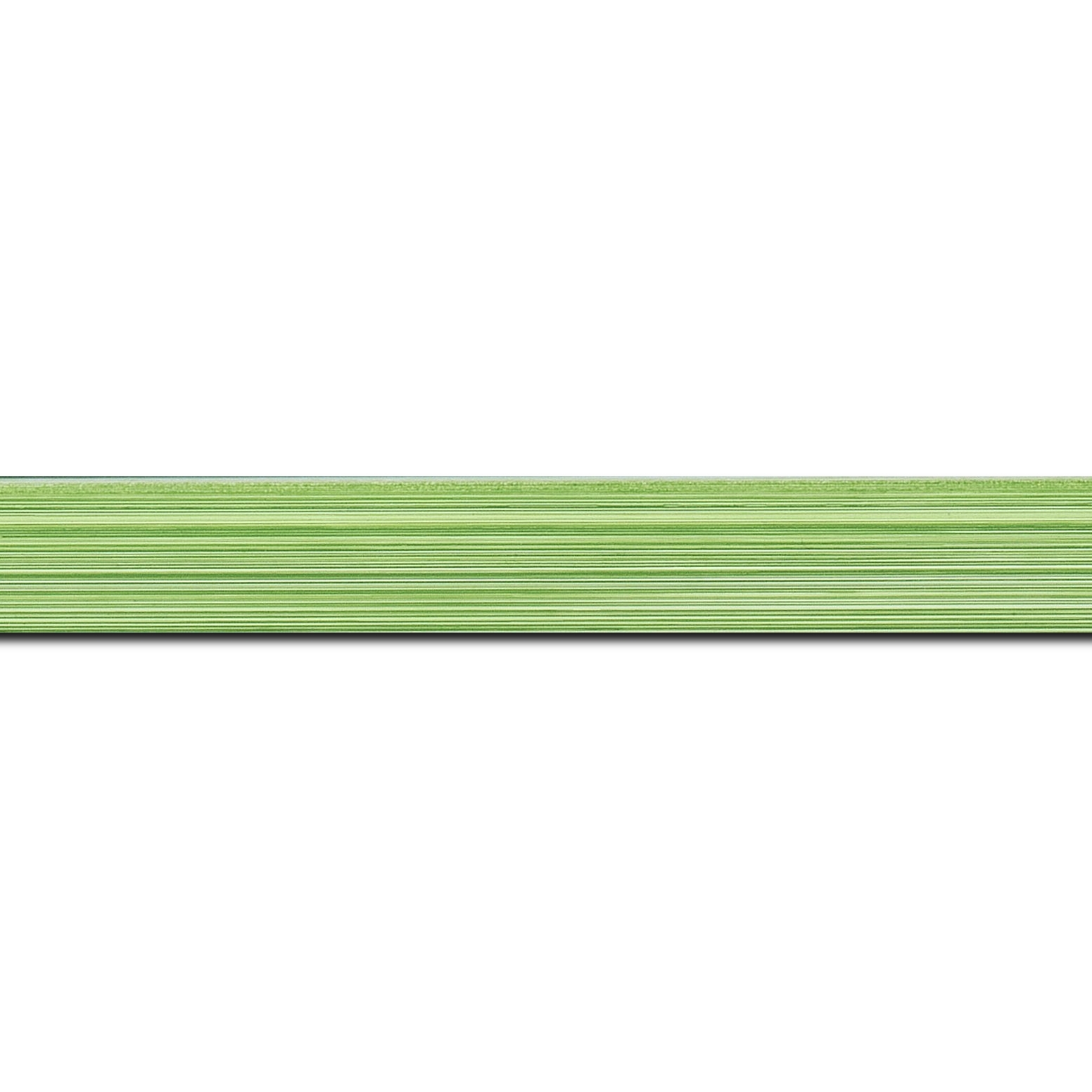 Pack par 12m, bois profil concave largeur 2.4cm couleur vert clair effet matière fond blanc (longueur baguette pouvant varier entre 2.40m et 3m selon arrivage des bois)