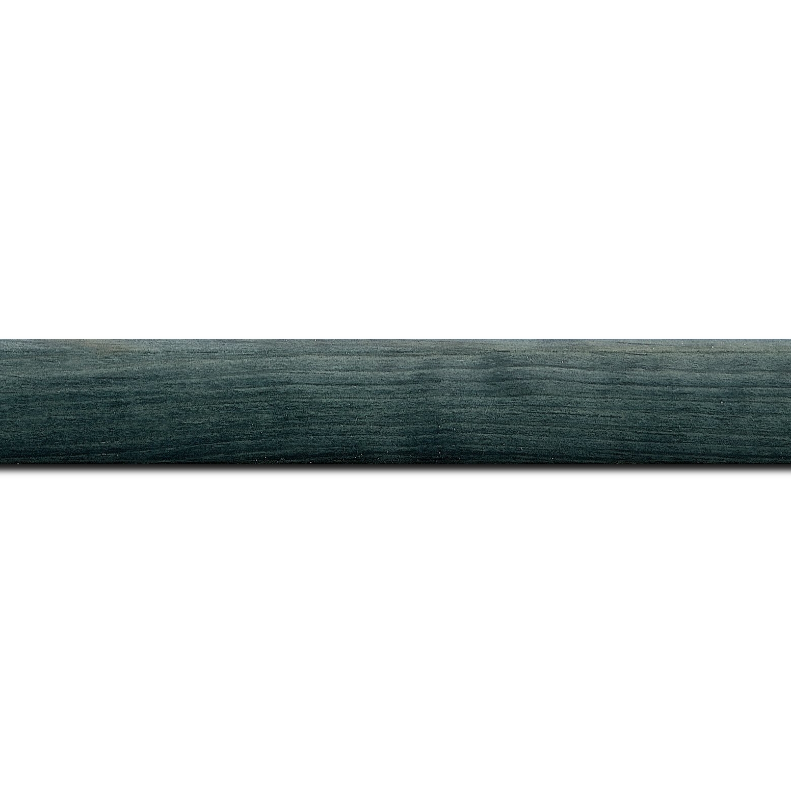 Pack par 12m, bois profil arrondi en pente plongeant largeur 2.4cm couleur bleu turquoise foncé finition vernis brillant,veine du bois  apparent (pin) ,  (longueur baguette pouvant varier entre 2.40m et 3m selon arrivage des bois)