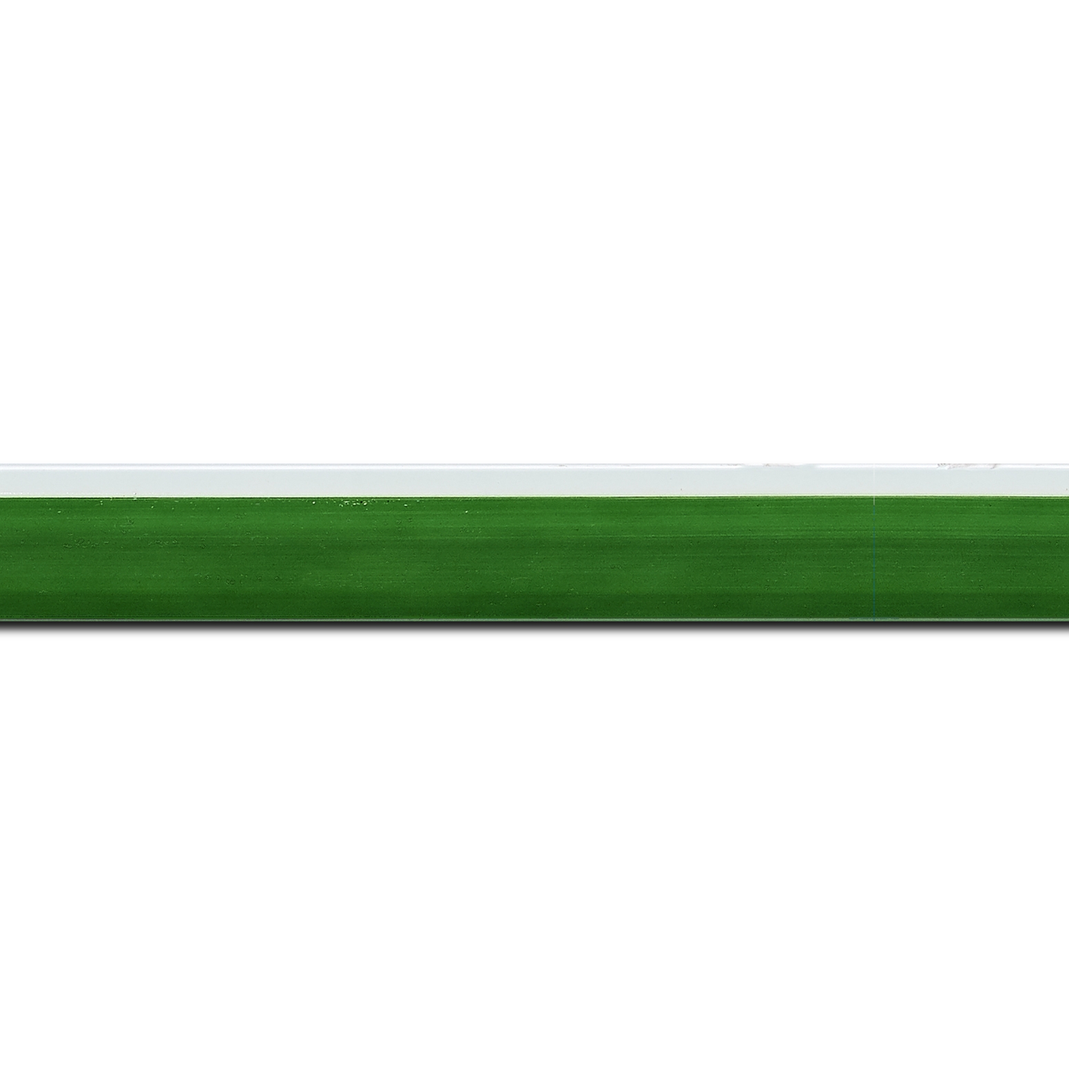 Baguette longueur 1.40m bois profil en pente plongeant largeur 2.2cm couleur vert laqué filet extérieur blanc laqué