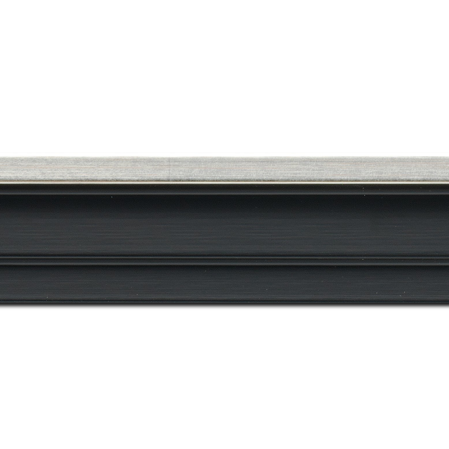 Pack par 12m, bois caisse américaine profil escalier largeur 4.4cm noir mat  filet argent (spécialement conçu pour les châssis d'une épaisseur jusqu’à 2.5cm )(longueur baguette pouvant varier entre 2.40m et 3m selon arrivage des bois)