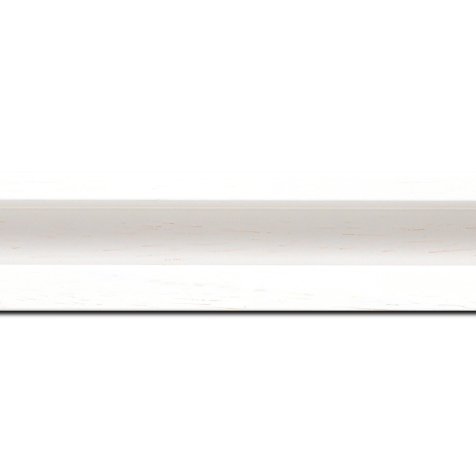 Baguette longueur 1.40m  bois caisse américaine largeur 4.5cm blanc satiné (spécialement concu pour les supports papier necessitant une protection et un isorel assurant le maintien de l'ensemble  : le sujet se met à l'intérieur du cadre ) profil en u