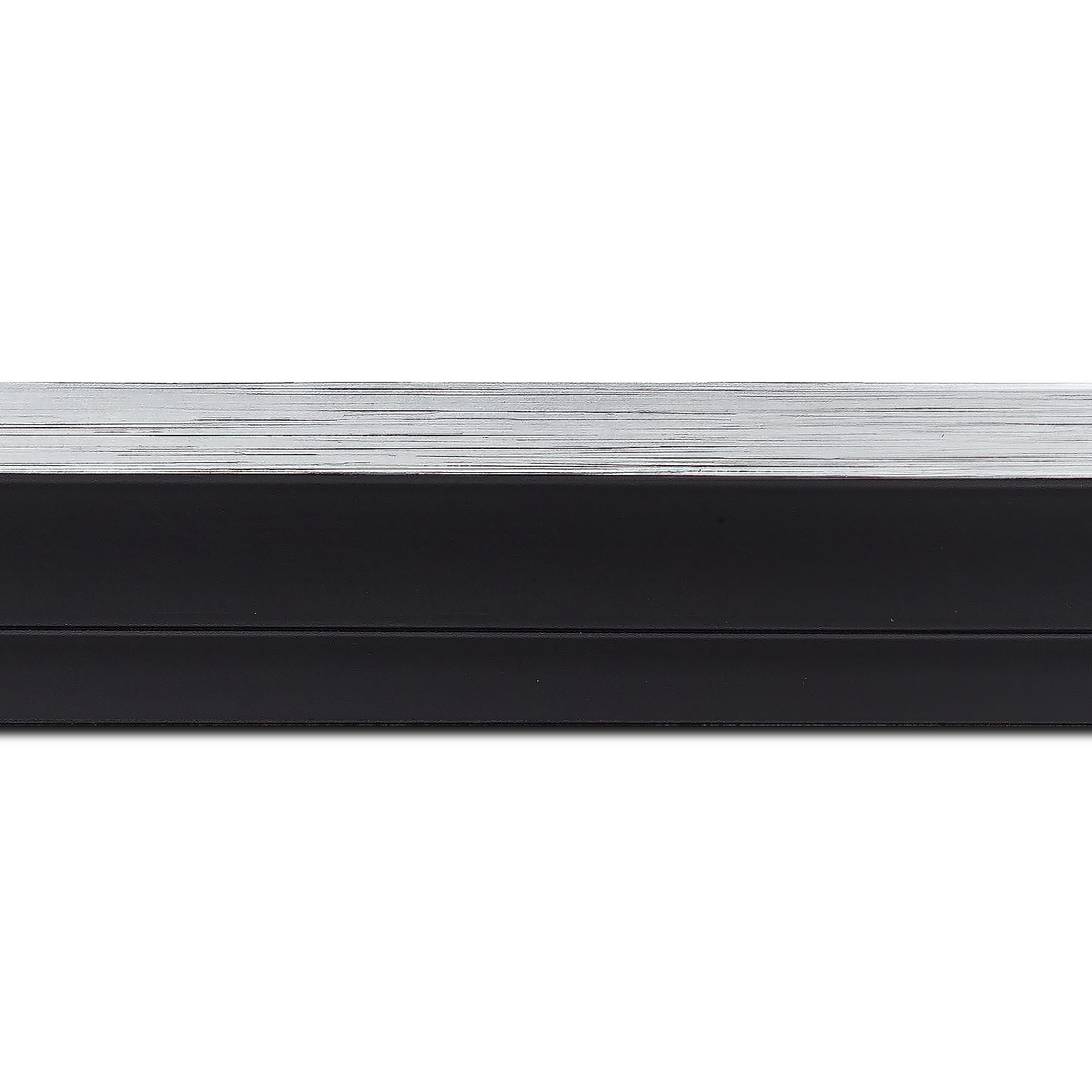 Pack par 12m, bois caisse américaine xl profil escalier largeur 4.9cm noir mat  filet argent (spécialement conçu pour les châssis 3d d'une épaisseur de 3 à 4cm)(longueur baguette pouvant varier entre 2.40m et 3m selon arrivage des bois)