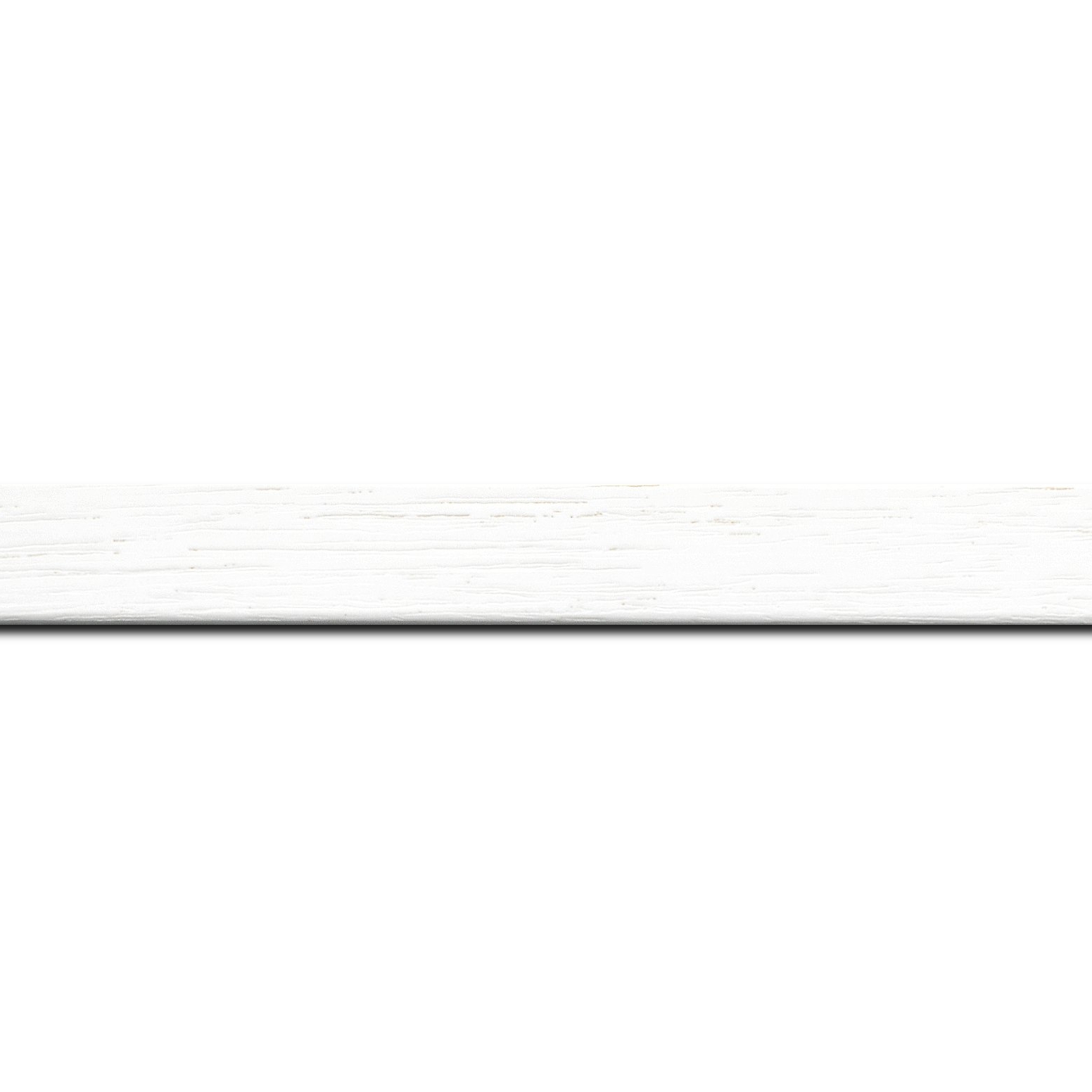 Pack par 12m, bois profil plat largeur 2cm hauteur 3.3cm couleur blanc satiné (aussi appelé cache clou)(longueur baguette pouvant varier entre 2.40m et 3m selon arrivage des bois)