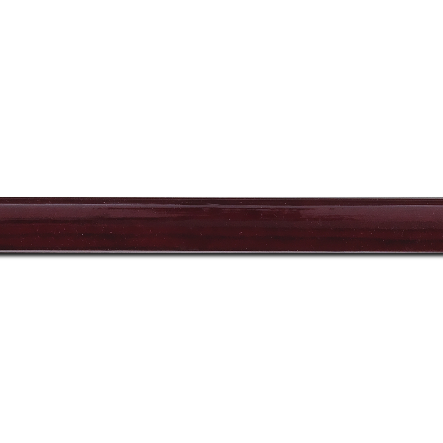 Baguette longueur 1.40m bois profil arrondi plongeant largeur 2cm couleur bordeaux vernis sur pin (veine du bois apparent)