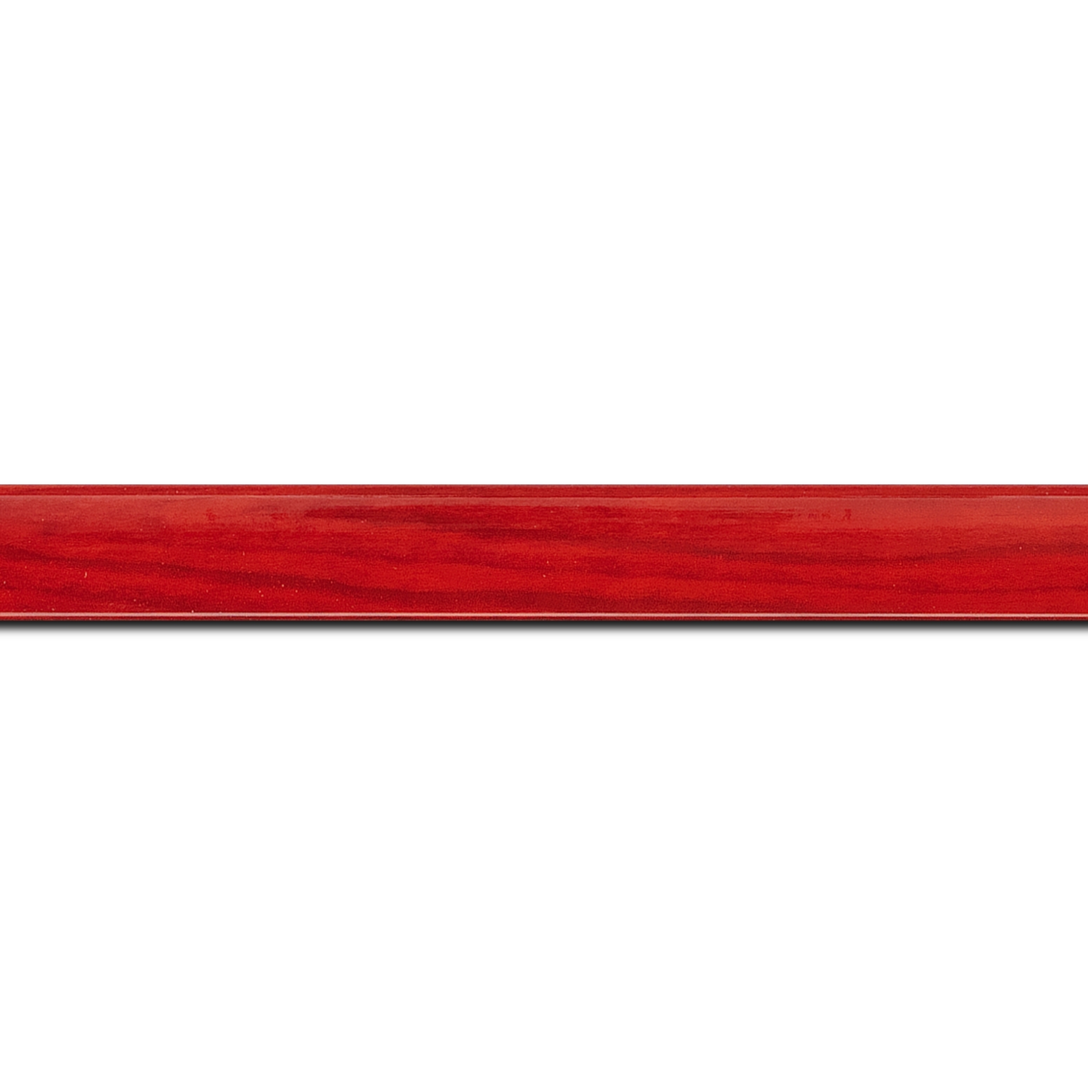 Baguette longueur 1.40m bois profil arrondi plongeant largeur 2cm couleur rouge vernis sur pin (veine du bois apparent)