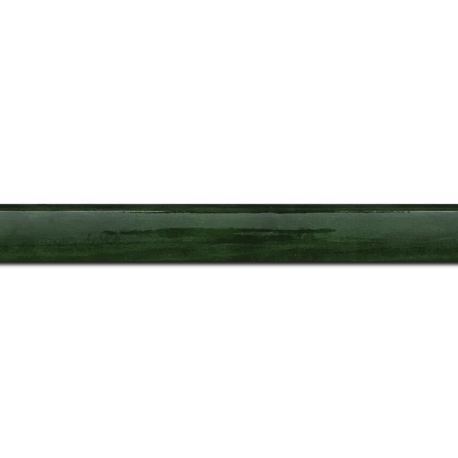 Baguette longueur 1.40m bois profil arrondi plongeant largeur 2cm couleur vert sapin vernis sur pin (veine du bois apparent)