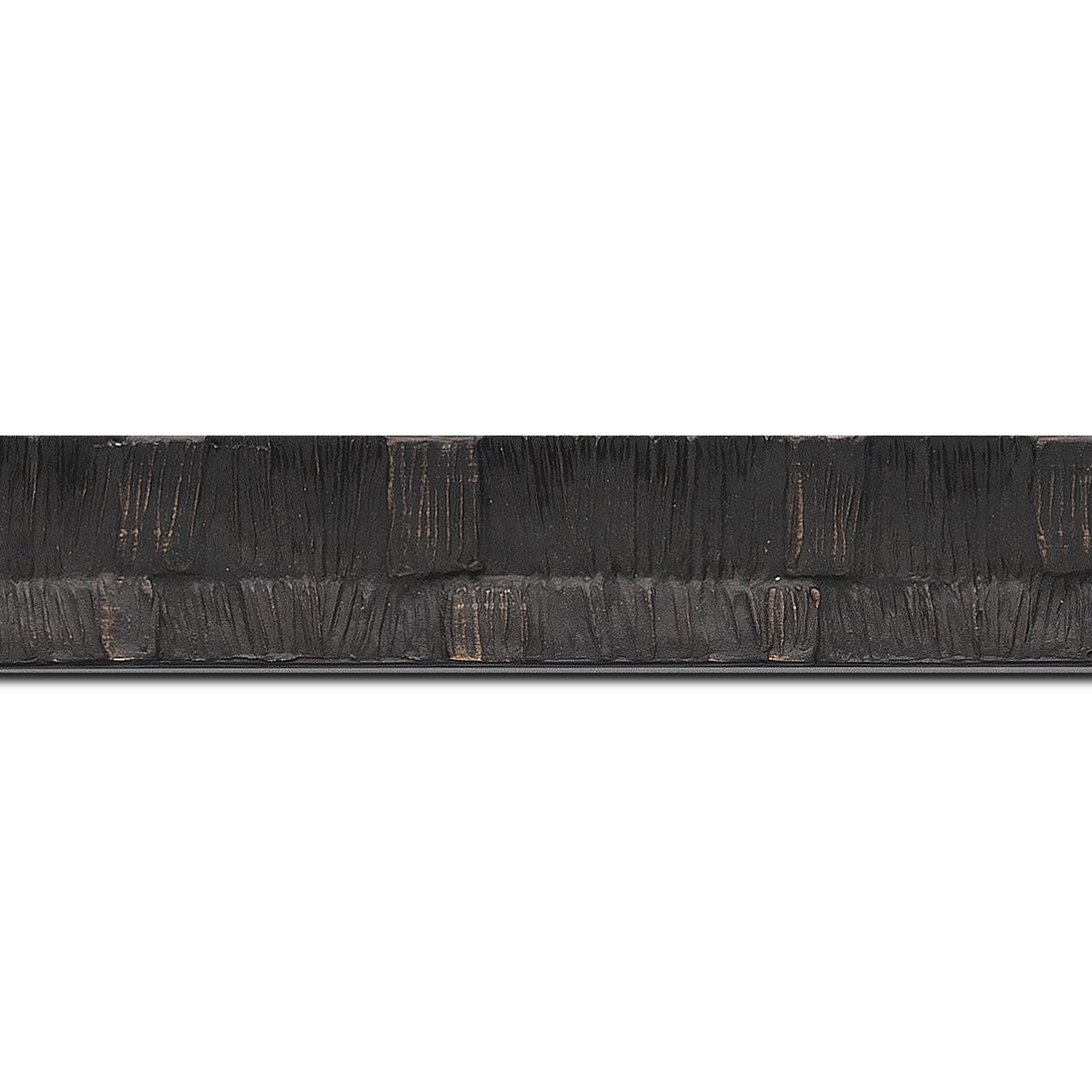 Pack par 12m, bois profil incurvé largeur 3cm  couleur noir ébène finition ethnique (longueur baguette pouvant varier entre 2.40m et 3m selon arrivage des bois)