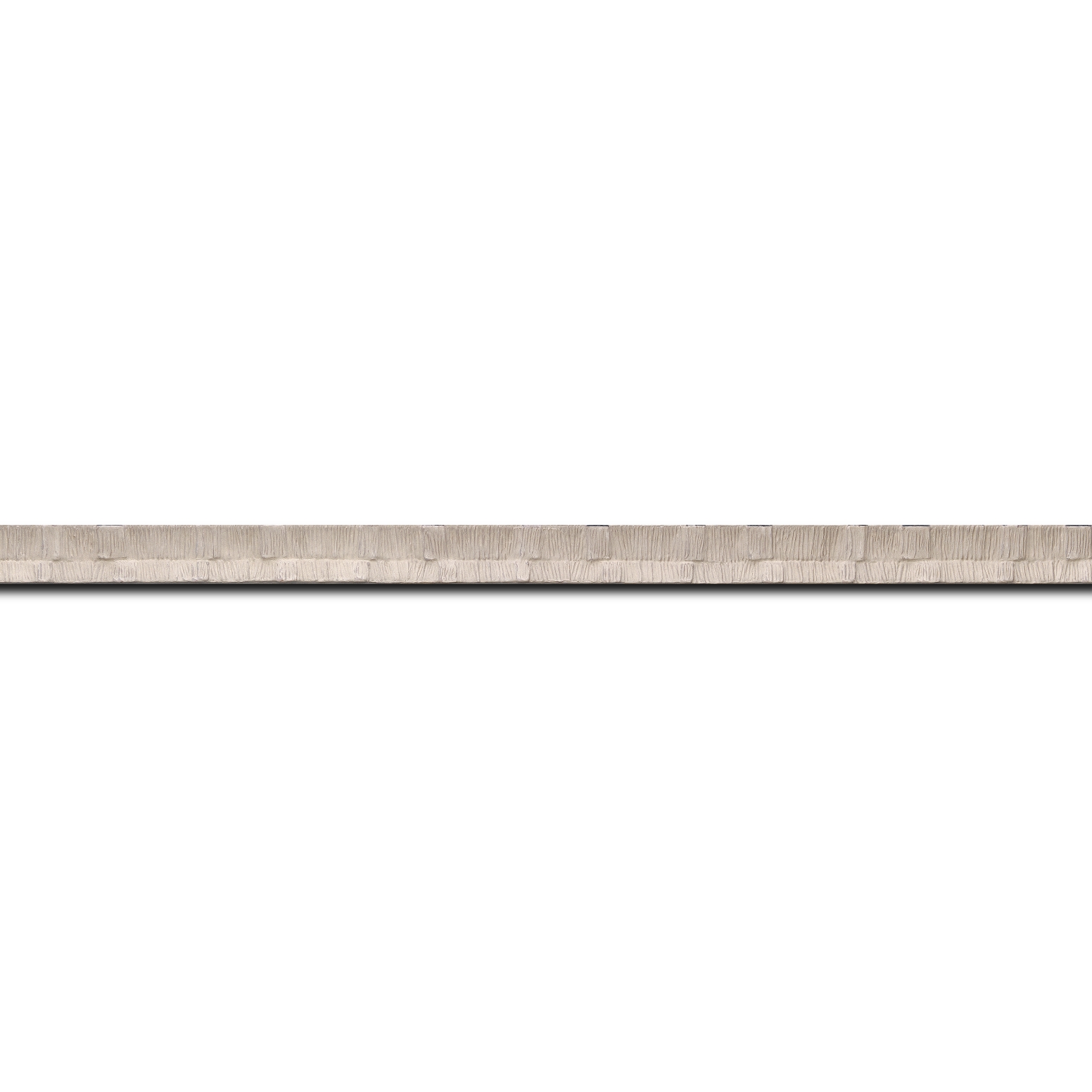 Pack par 12m, bois profil incurvé largeur 3cm  couleur blanc cassé finition ethnique (longueur baguette pouvant varier entre 2.40m et 3m selon arrivage des bois)