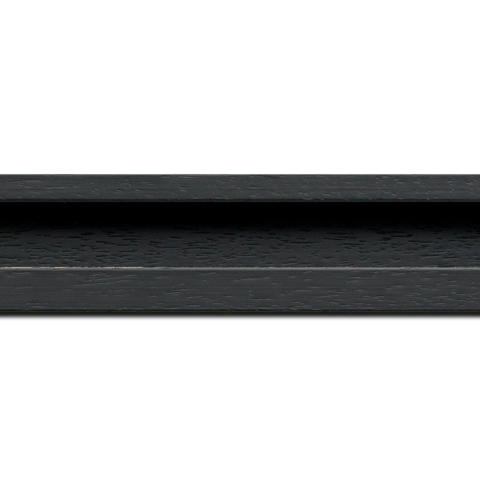 Baguette longueur 1.40m bois caisse américaine largeur 4.5cm noir satiné (spécialement concu pour les supports papier necessitant une protection et un isorel assurant le maintien de l'ensemble  : le sujet se met à l'intérieur du cadre ) profil en u