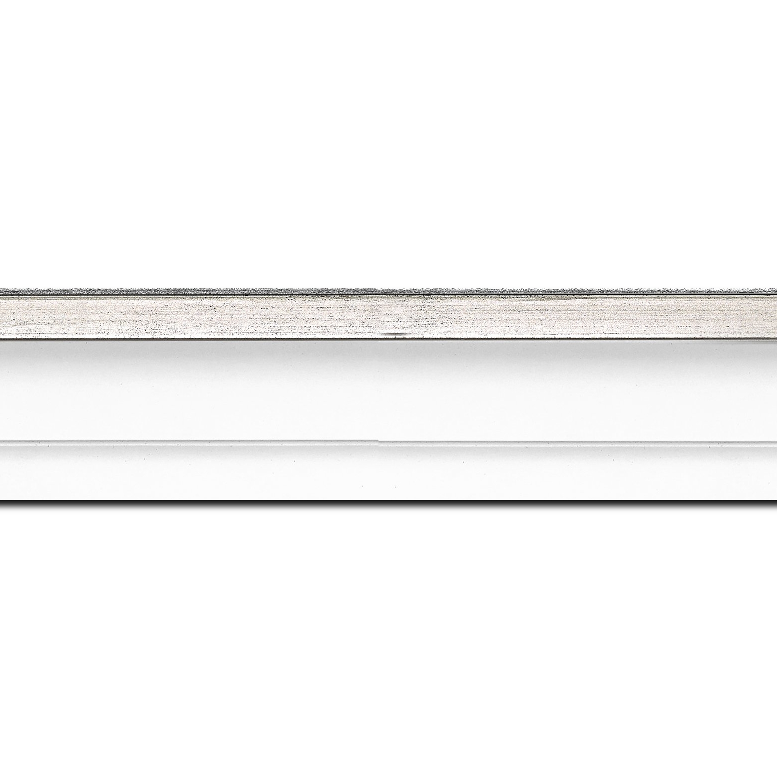 Baguette longueur 1.40m bois caisse américaine profil escalier largeur 4.4cm blanc mat filet argent (spécialement conçu pour les châssis d'une épaisseur jusqu’à 2.5cm )