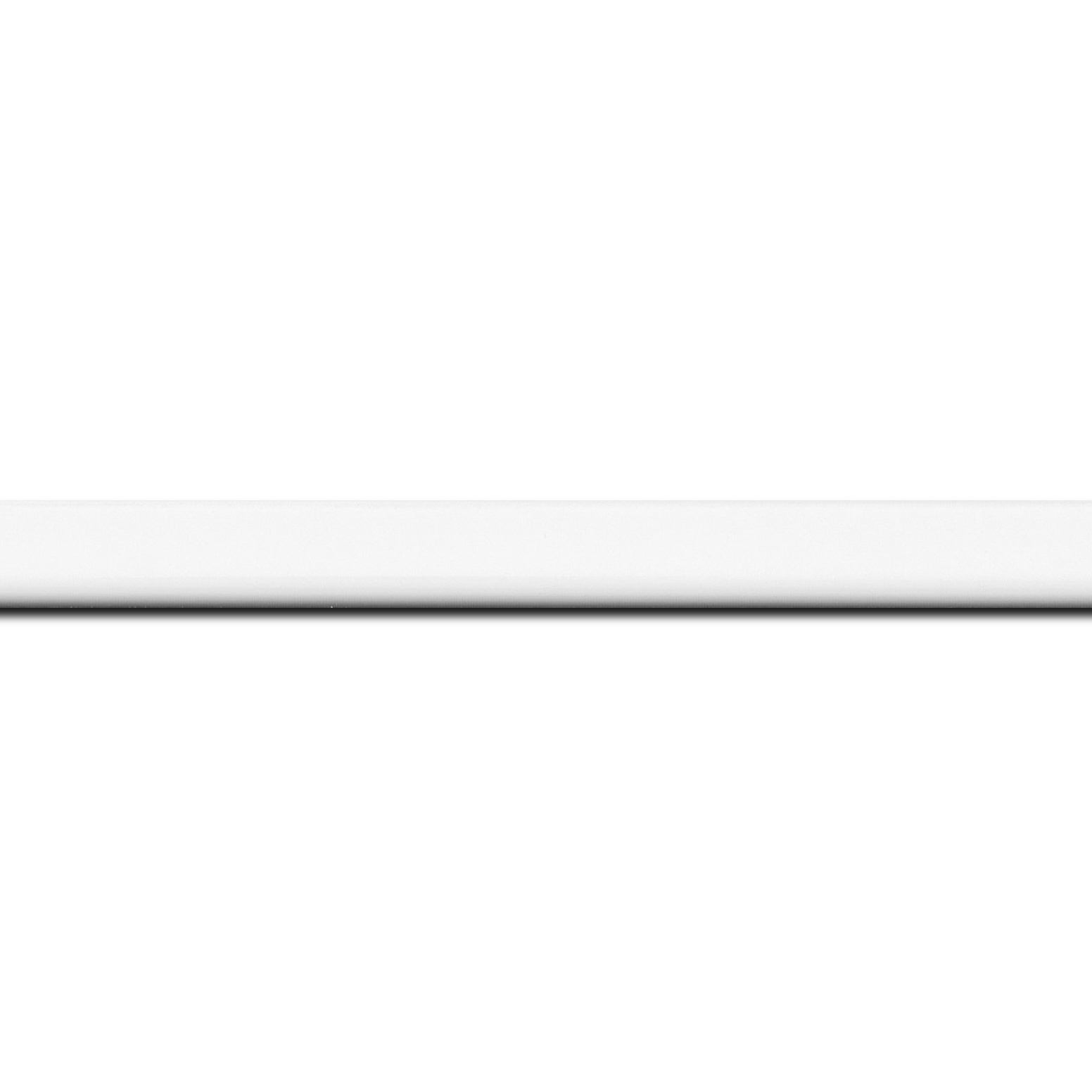 Pack par 12m, bois profil méplat largeur 1.4cm couleur blanc laqué (longueur baguette pouvant varier entre 2.40m et 3m selon arrivage des bois)