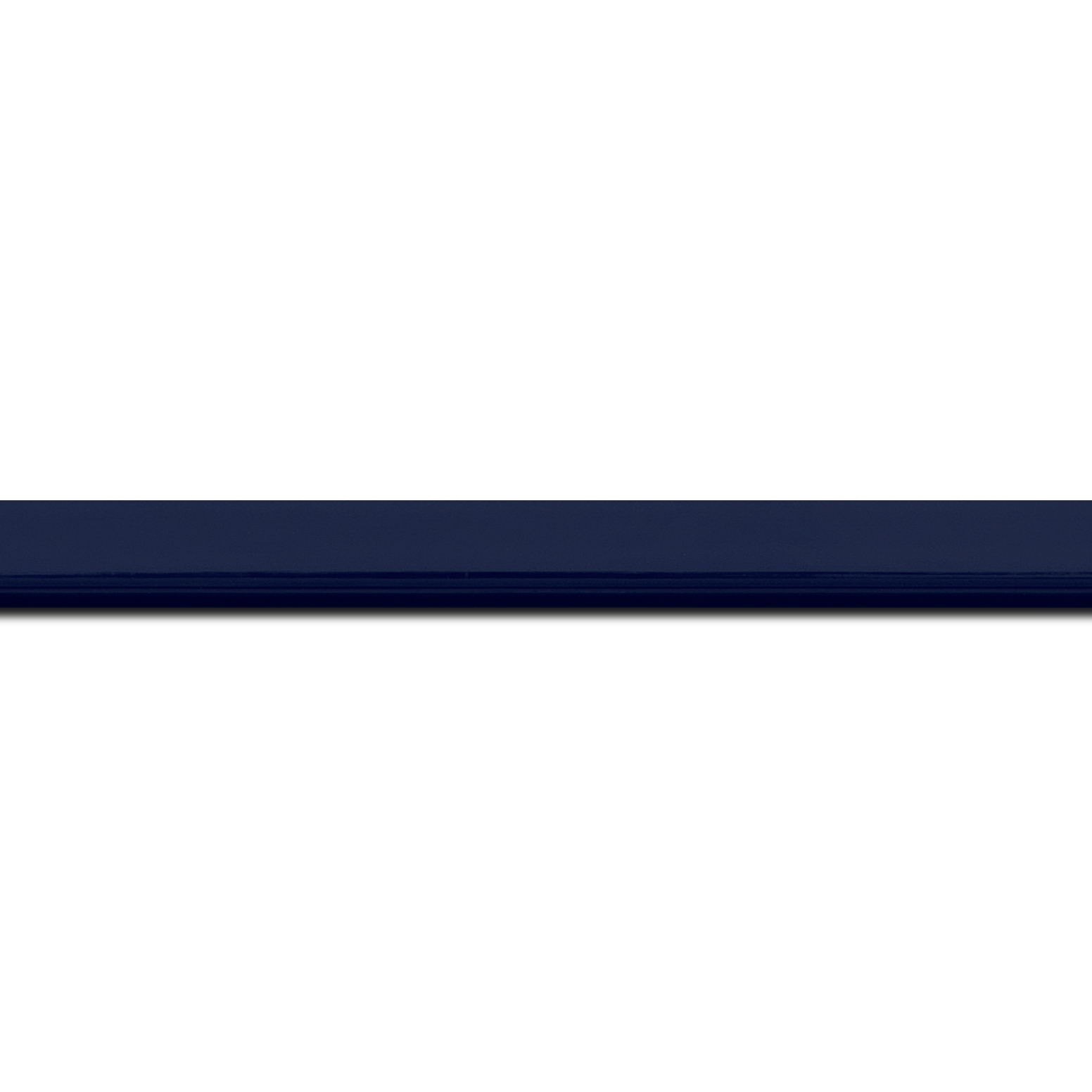 Baguette longueur 1.40m bois profil méplat largeur 1.4cm couleur bleu nuit foncé laqué