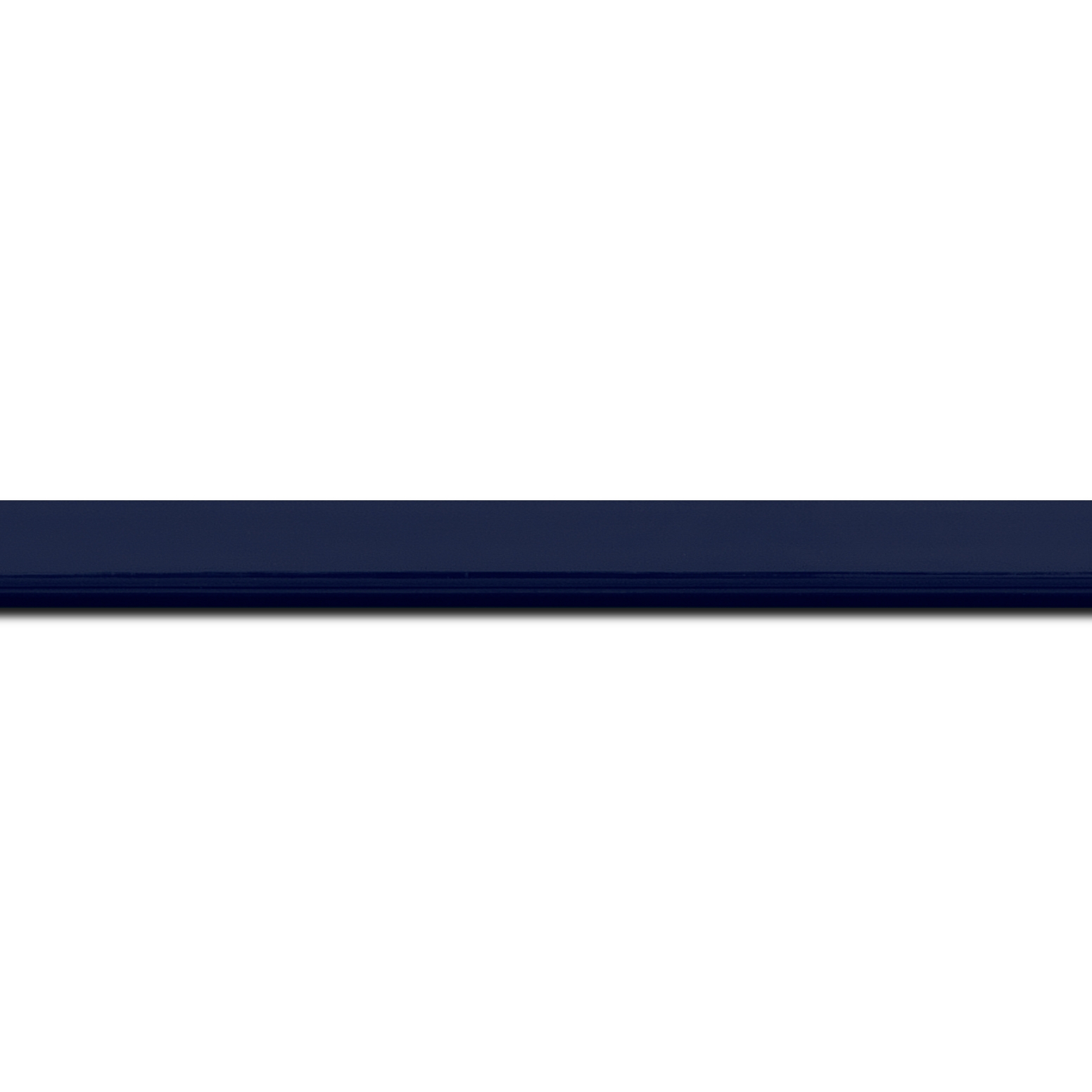 Pack par 12m, bois profil méplat largeur 1.4cm couleur bleu nuit foncé laqué (longueur baguette pouvant varier entre 2.40m et 3m selon arrivage des bois)