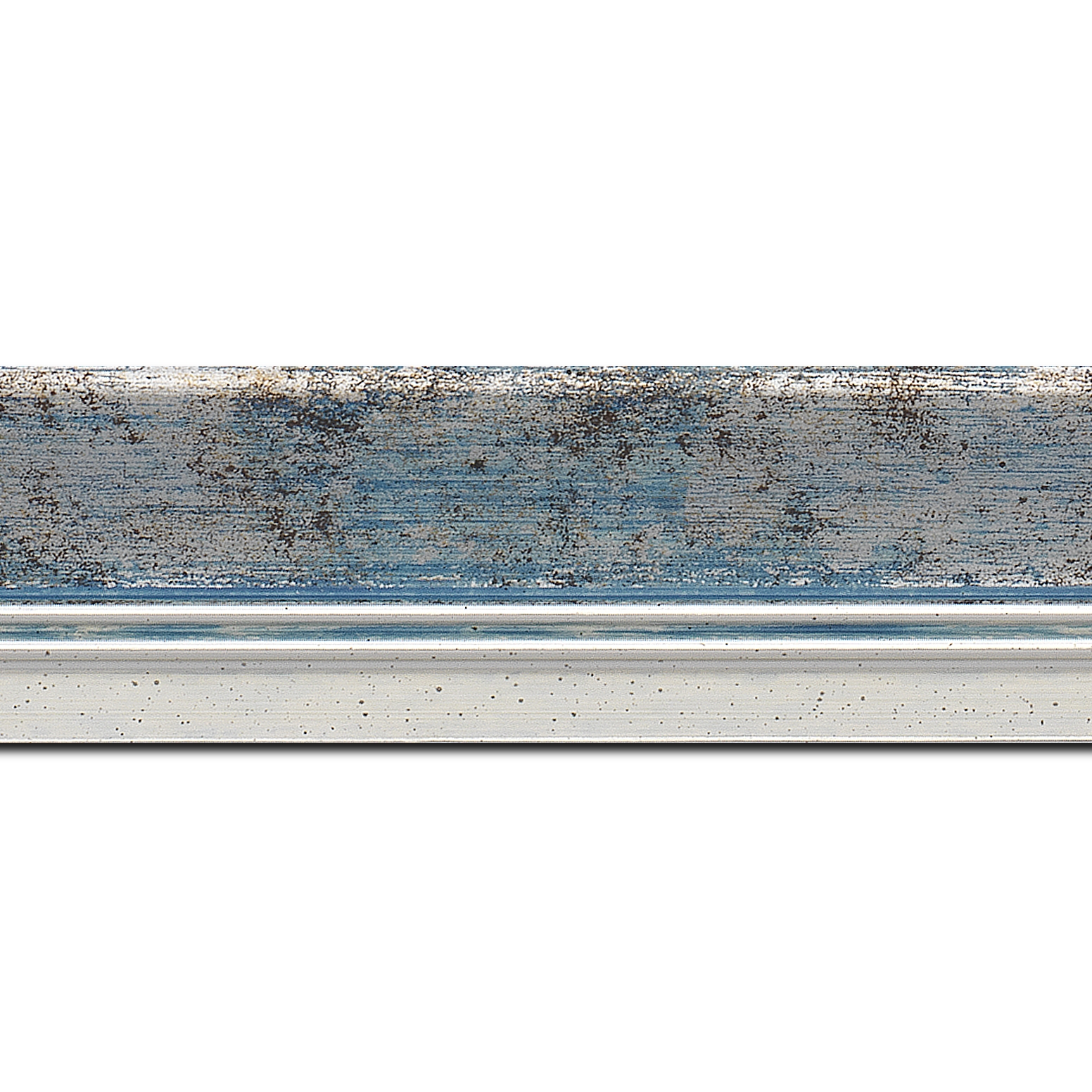 Pack par 12m, bois profil incurvé largeur 5.7cm de couleur bleu fond argent marie louise blanche mouchetée filet argent intégré(longueur baguette pouvant varier entre 2.40m et 3m selon arrivage des bois)
