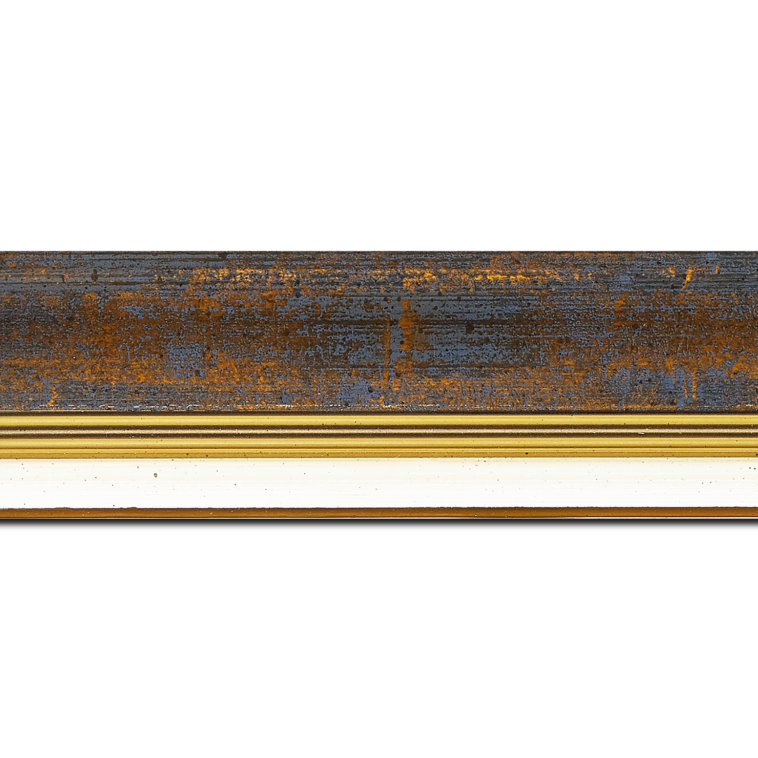 Pack par 12m, bois profil incurvé largeur 5.7cm de couleur bleu fond or marie louise blanche mouchetée filet or intégré(longueur baguette pouvant varier entre 2.40m et 3m selon arrivage des bois)