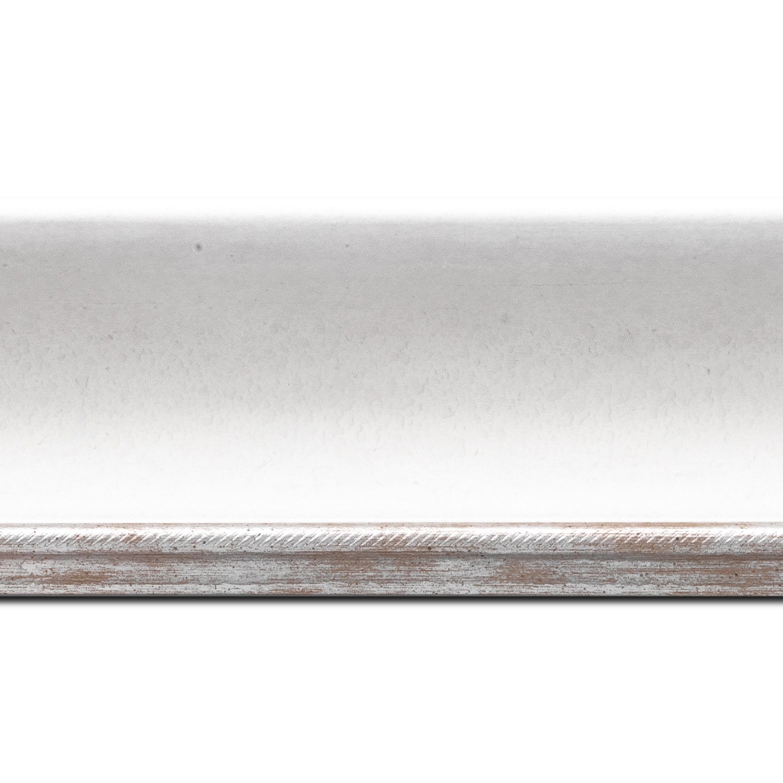 Baguette longueur 1.40m bois profil incurvé largeur 7.5cm de couleur blanc finition antique filet argent