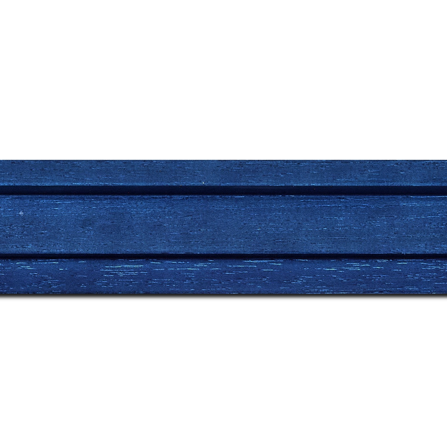 Pack par 12m, bois caisse américaine profil escalier largeur 4.4cm bleu satiné (spécialement conçu pour les châssis d'une épaisseur jusqu’à 2.5cm )(longueur baguette pouvant varier entre 2.40m et 3m selon arrivage des bois)