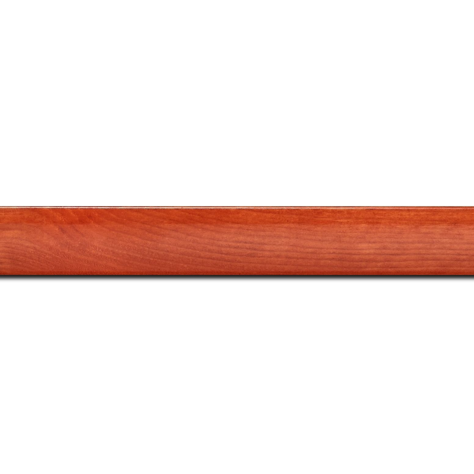 Baguette longueur 1.40m bois profil arrondi en pente plongeant largeur 2.4cm couleur orange finition vernis brillant,veine du bois  apparent (pin) ,