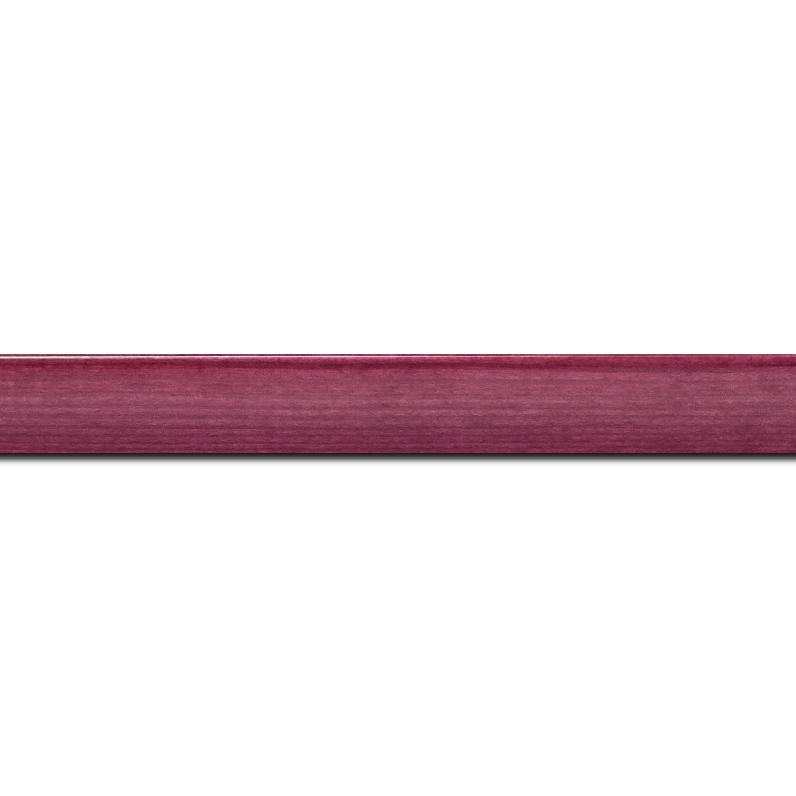 Pack par 12m, bois profil arrondi en pente plongeant largeur 2.4cm couleur rose fushia  finition vernis brillant,veine du bois  apparent (pin) ,  (longueur baguette pouvant varier entre 2.40m et 3m selon arrivage des bois)