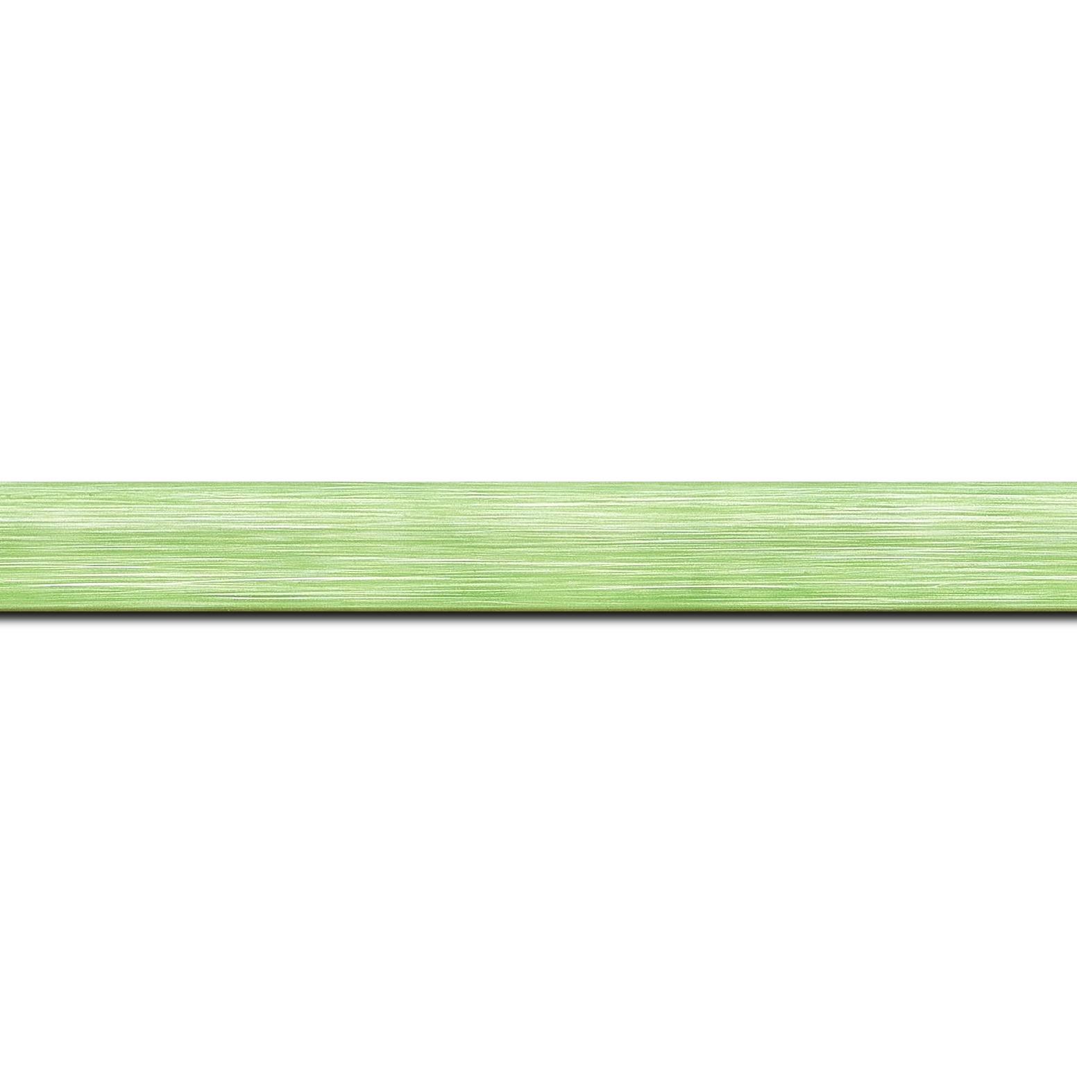 Baguette longueur 1.40m bois profil incurvé largeur 2.1cm couleur vert pomme effet blanchi