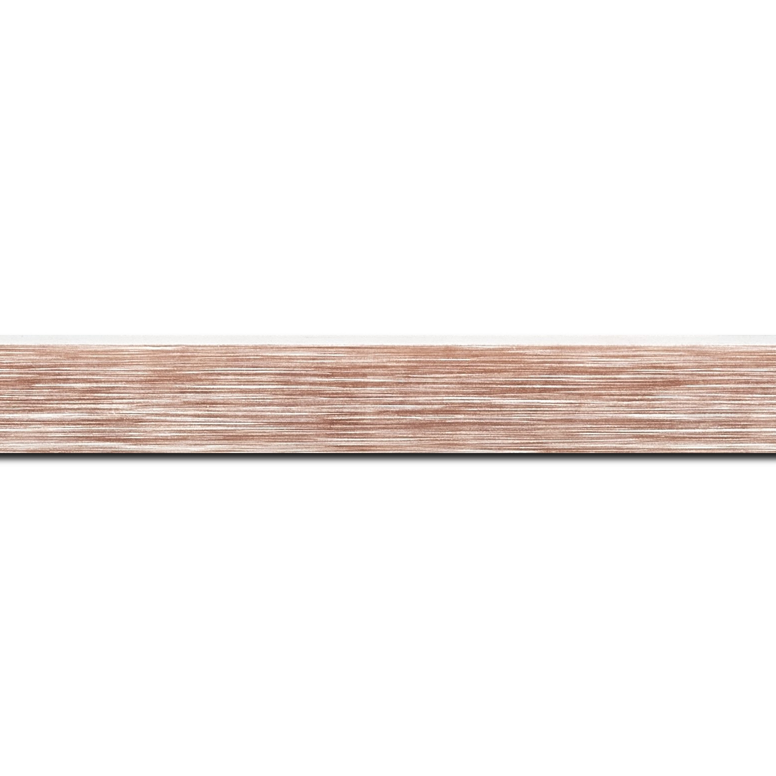 Baguette longueur 1.40m bois profil arrondi en pente plongeant largeur 2.4cm couleur marron tendre, arête et chant extérieur du cadre blanc