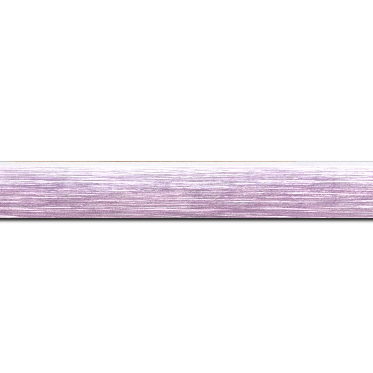 Baguette longueur 1.40m bois profil arrondi en pente plongeant largeur 2.4cm couleur lavande tendre, arête et chant extérieur du cadre blanc