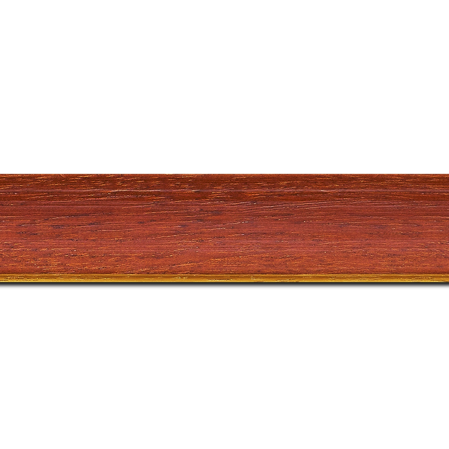 Pack par 12m, bois profil incurvé largeur 3.9cm couleur rouge cerise satiné filet or (longueur baguette pouvant varier entre 2.40m et 3m selon arrivage des bois)