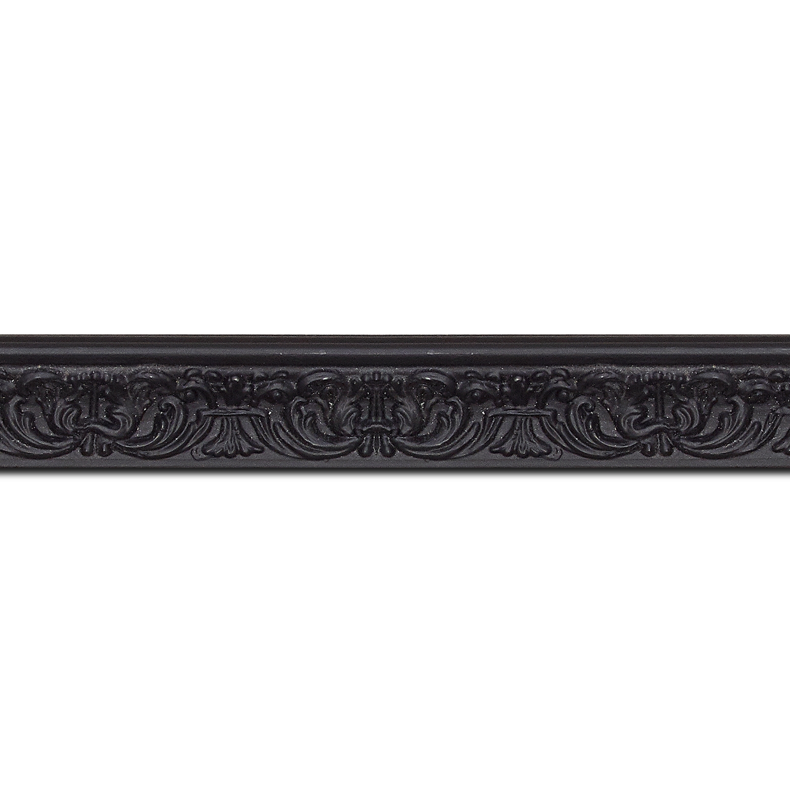 Pack par 12m, bois profil incurvé largeur 2.6cm couleur noir en relief sur fond noir (longueur baguette pouvant varier entre 2.40m et 3m selon arrivage des bois)