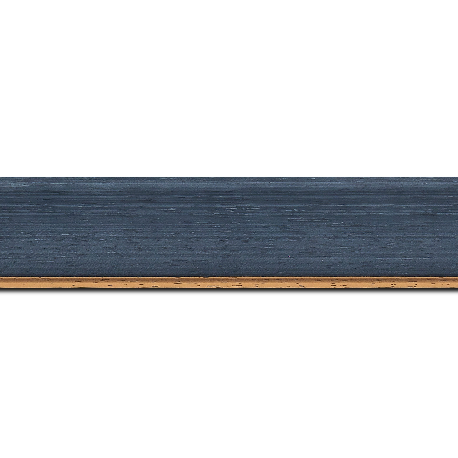 Pack par 12m, bois profil incurvé largeur 3.9cm couleur bleu pétrole  satiné filet or (longueur baguette pouvant varier entre 2.40m et 3m selon arrivage des bois)