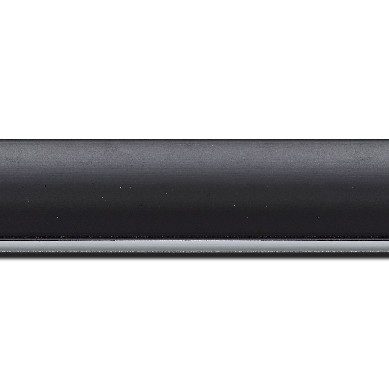 Baguette longueur 1.40m bois profil arrondi largeur 4.7cm couleur noir mat finition pore bouché filet blanc mat