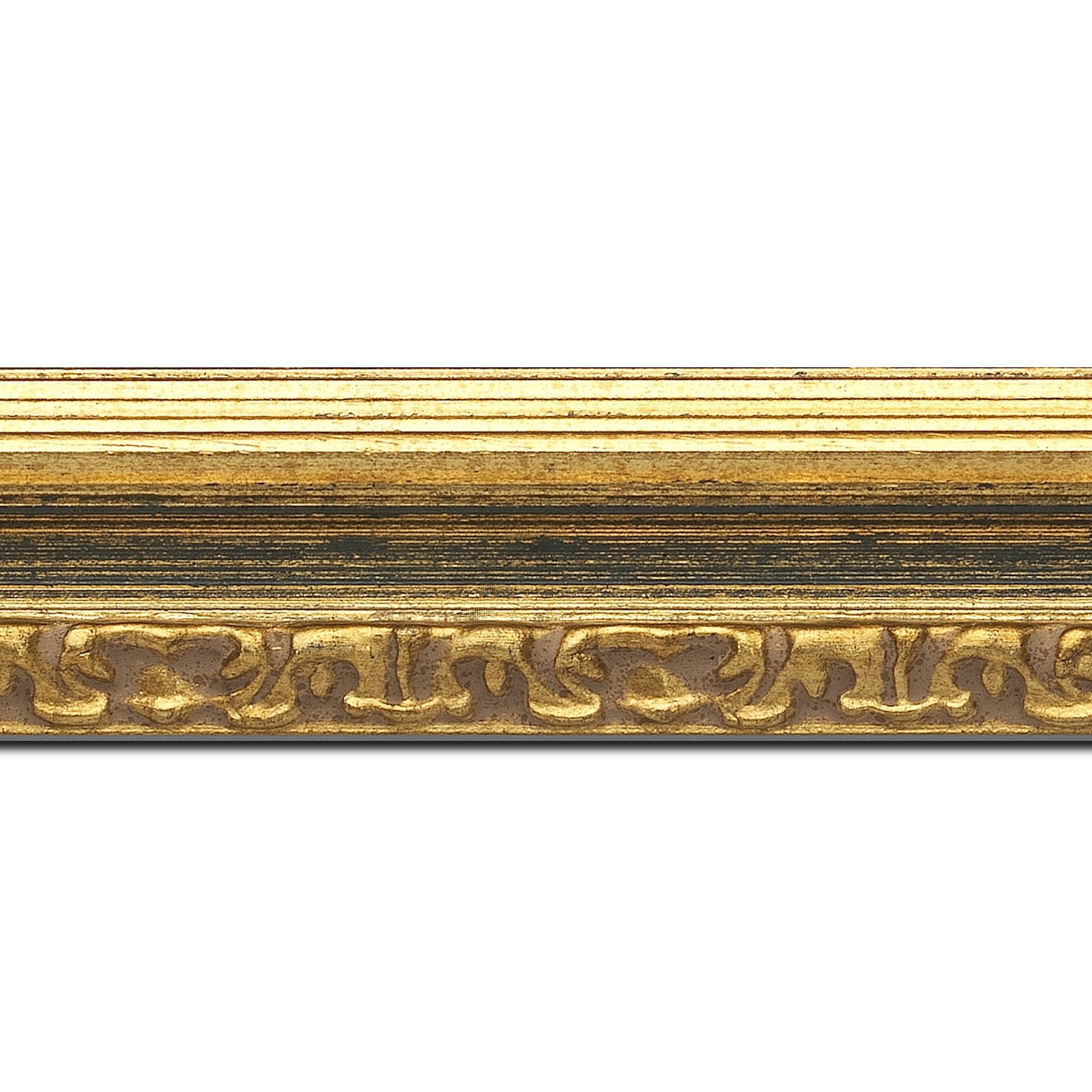 Baguette longueur 1.40m bois profil incurvé largeur 5.1cm couleur or patiné à la feuille gorge bleu fond or nez ornement