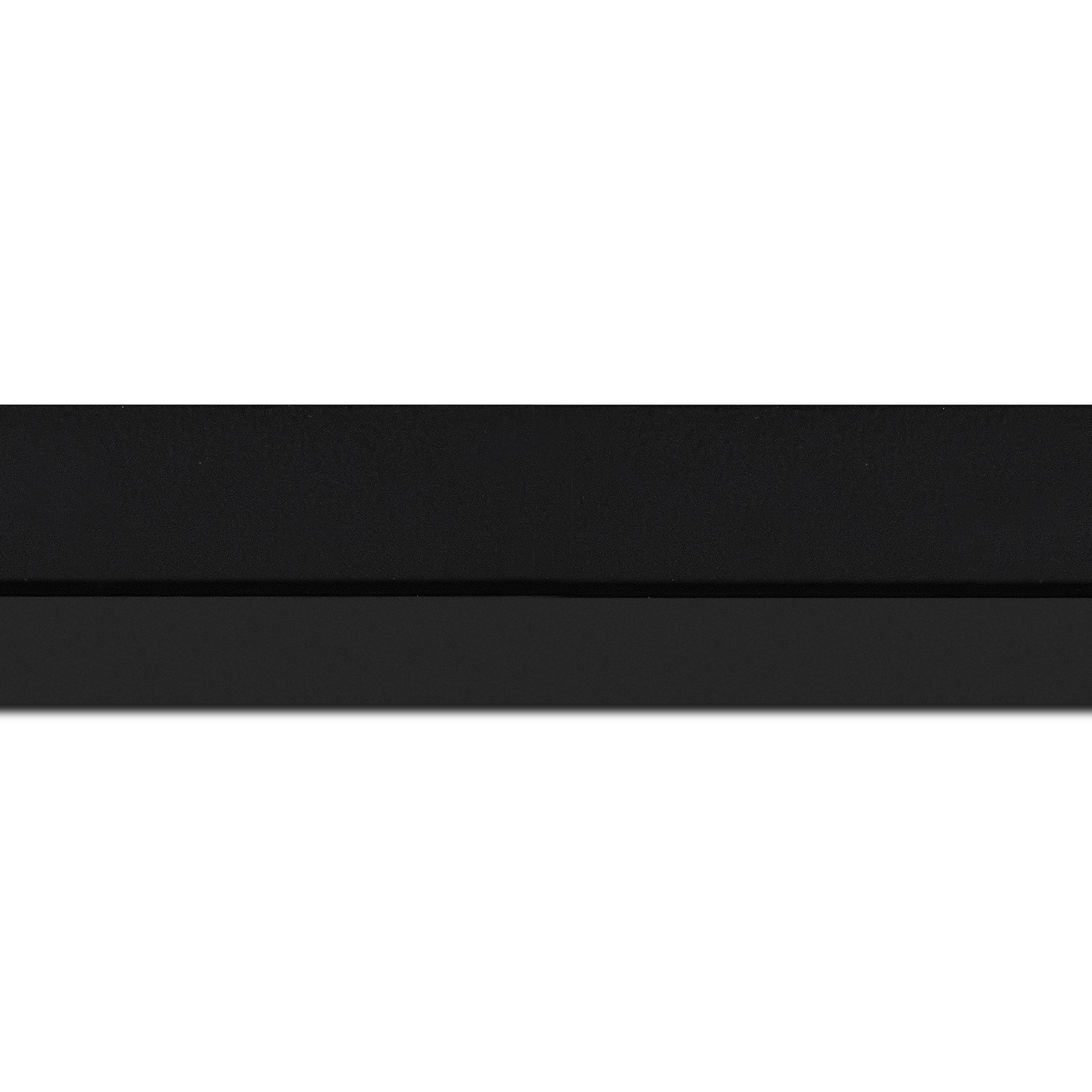 Baguette longueur 1.40m bois profil plat largeur 4.5cm couleur noir mat nez noir finition pore bouché