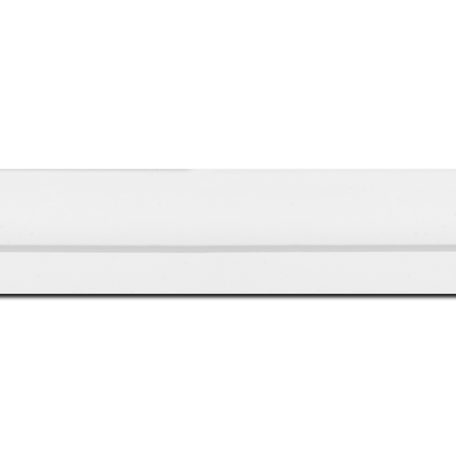 Pack par 12m, bois profil plat largeur 4.5cm couleur blanc mat nez blanc finition pore bouché (longueur baguette pouvant varier entre 2.40m et 3m selon arrivage des bois)
