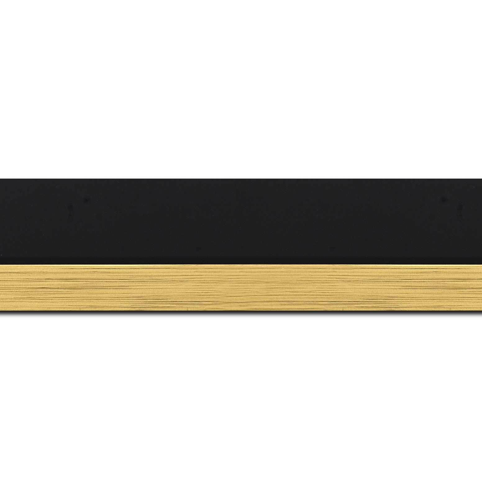 Pack par 12m, bois profil plat largeur 4.5cm couleur noir mat nez or finition pore bouché (longueur baguette pouvant varier entre 2.40m et 3m selon arrivage des bois)
