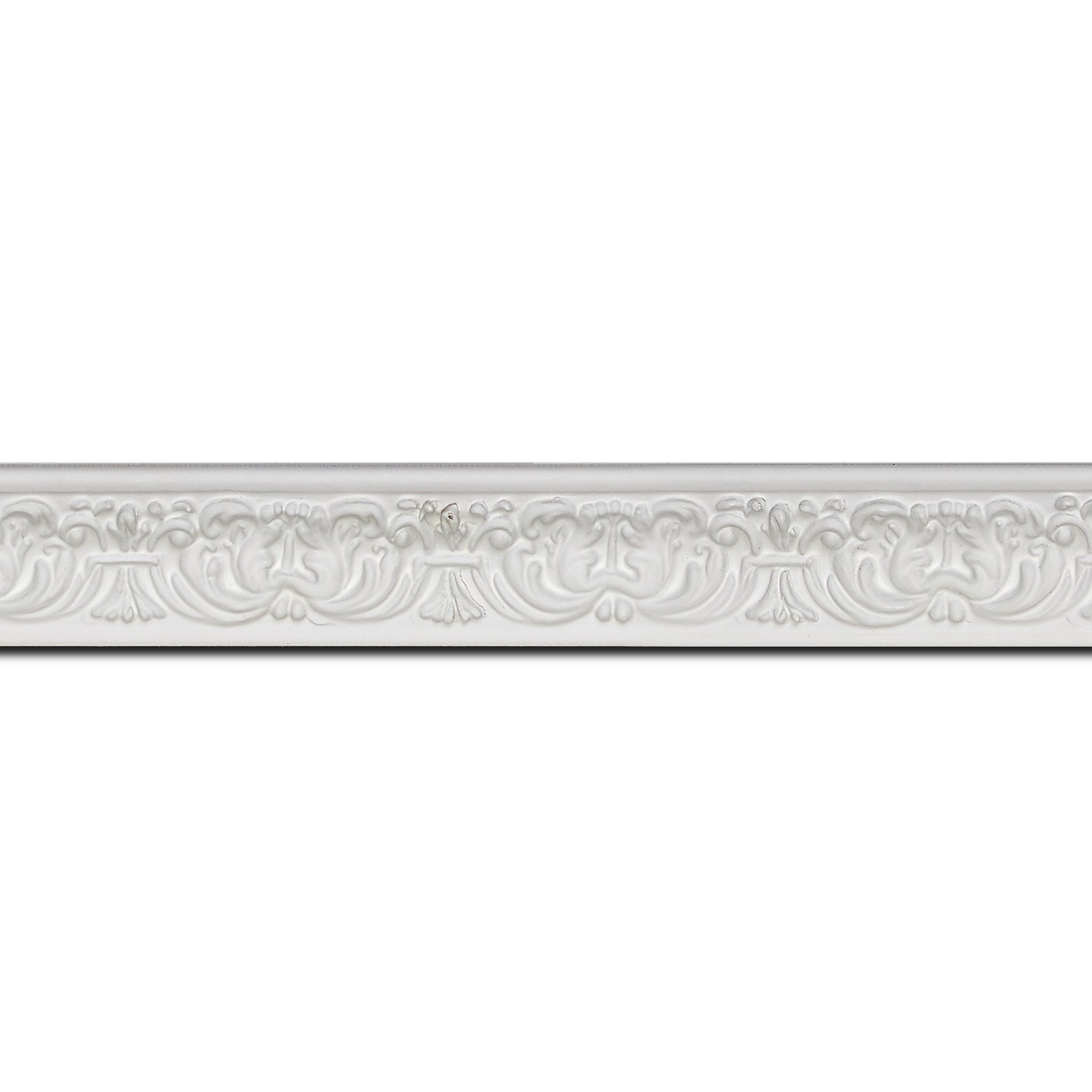 Pack par 12m, bois profil incurvé largeur 2.6cm couleur blanc en relief sur fond blanc(longueur baguette pouvant varier entre 2.40m et 3m selon arrivage des bois)