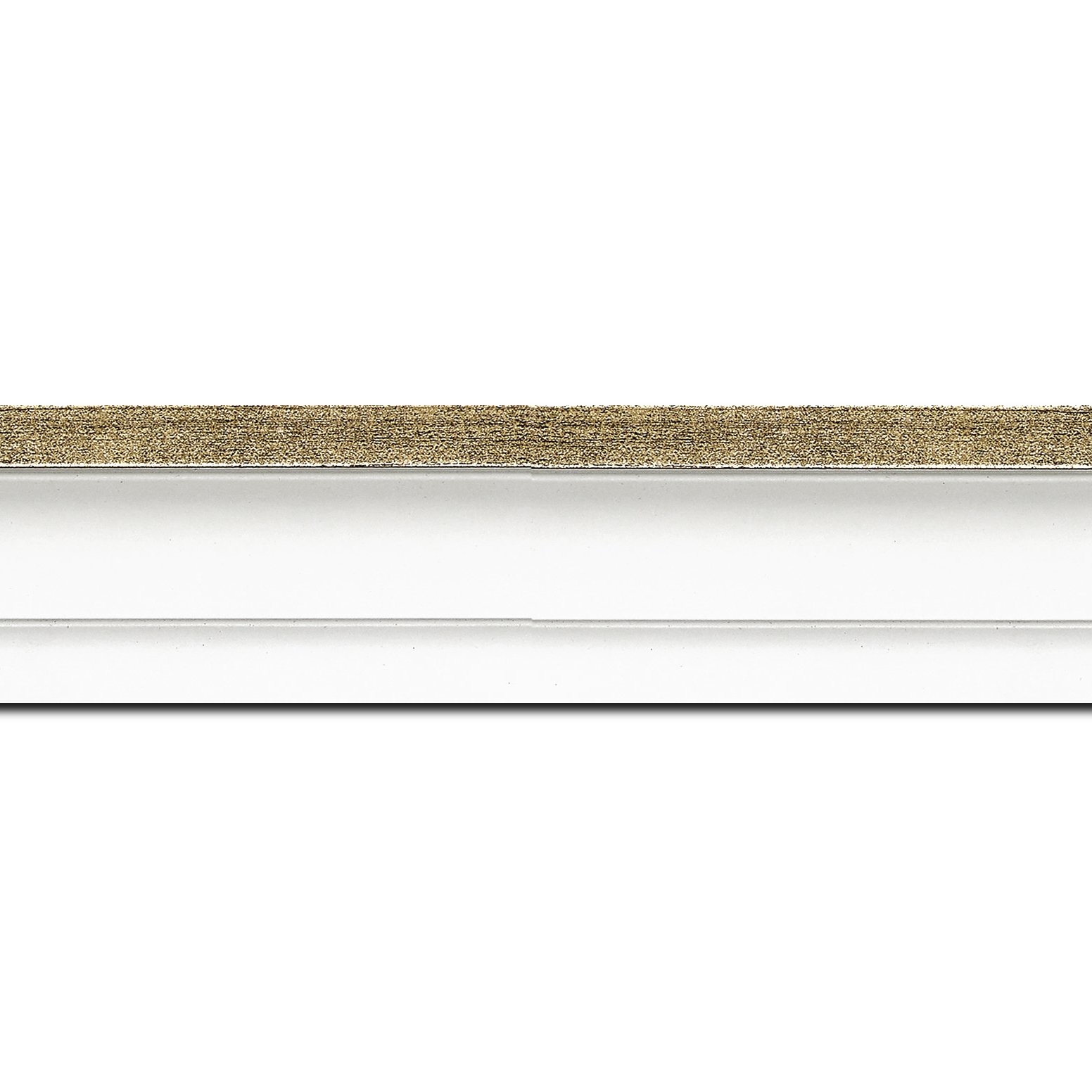 Pack par 12m, bois caisse américaine profil escalier largeur 4.4cm blanc mat filet or (spécialement conçu pour les châssis d'une épaisseur jusqu’à 2.5cm )(longueur baguette pouvant varier entre 2.40m et 3m selon arrivage des bois)