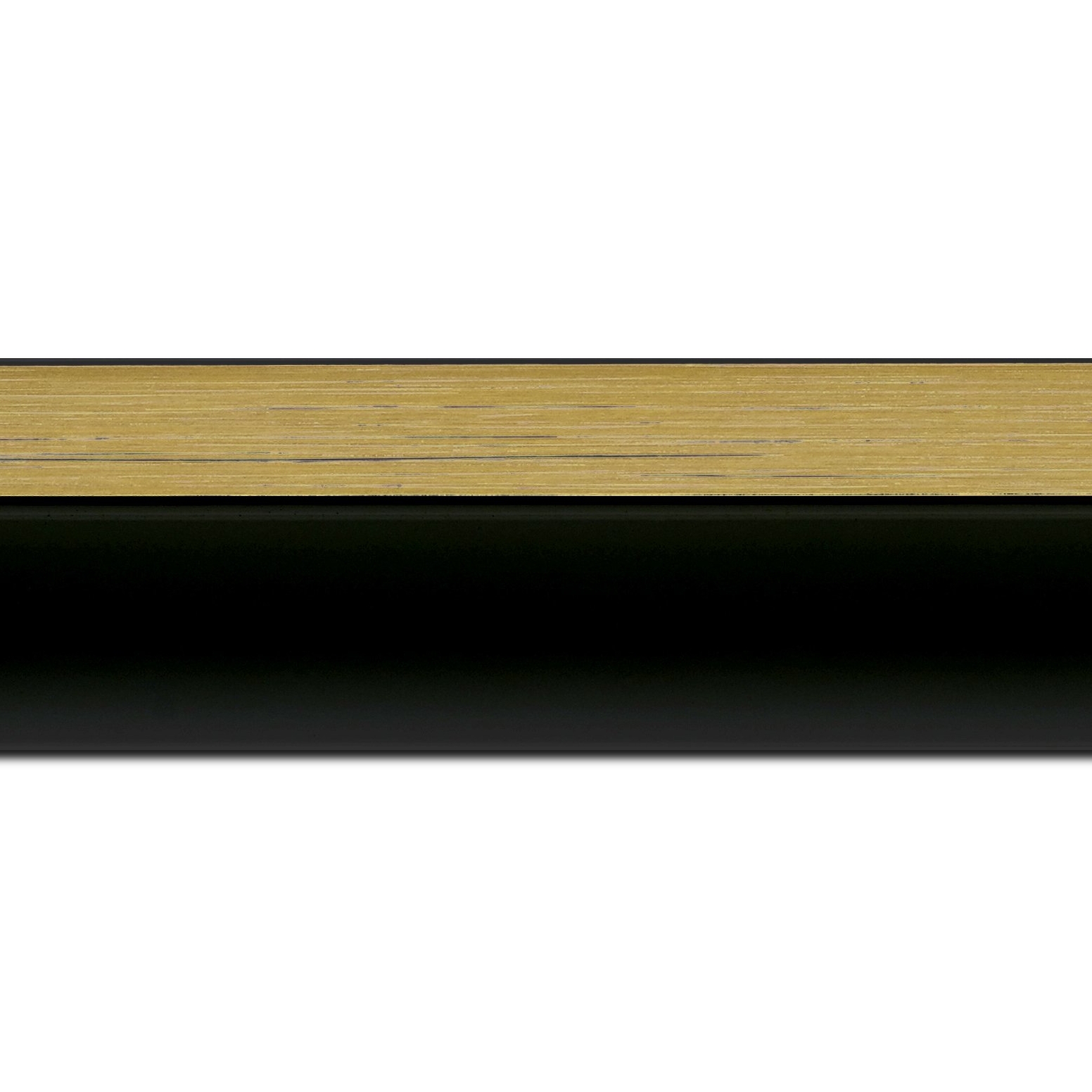 Baguette longueur 1.40m bois caisse américaine profil en l (flottante) largeur 4.5cm noir mat finition pore bouché filet or largeur 2cm qualitÉ galerie (spécialement conçu pour les châssis d'une épaisseur jusqu’à 3cm ) information complémentaire : il faut renseigner la dimension précise de votre sujet  et l'espace intérieur entre la toile et le cadre sera de 2cm