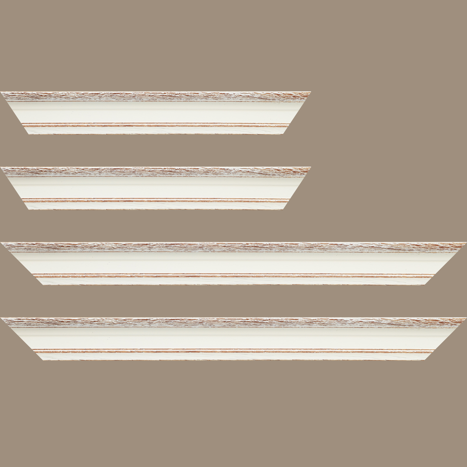Baguette service précoupé Bois profil braque largeur 4.5cm couleur blanchie