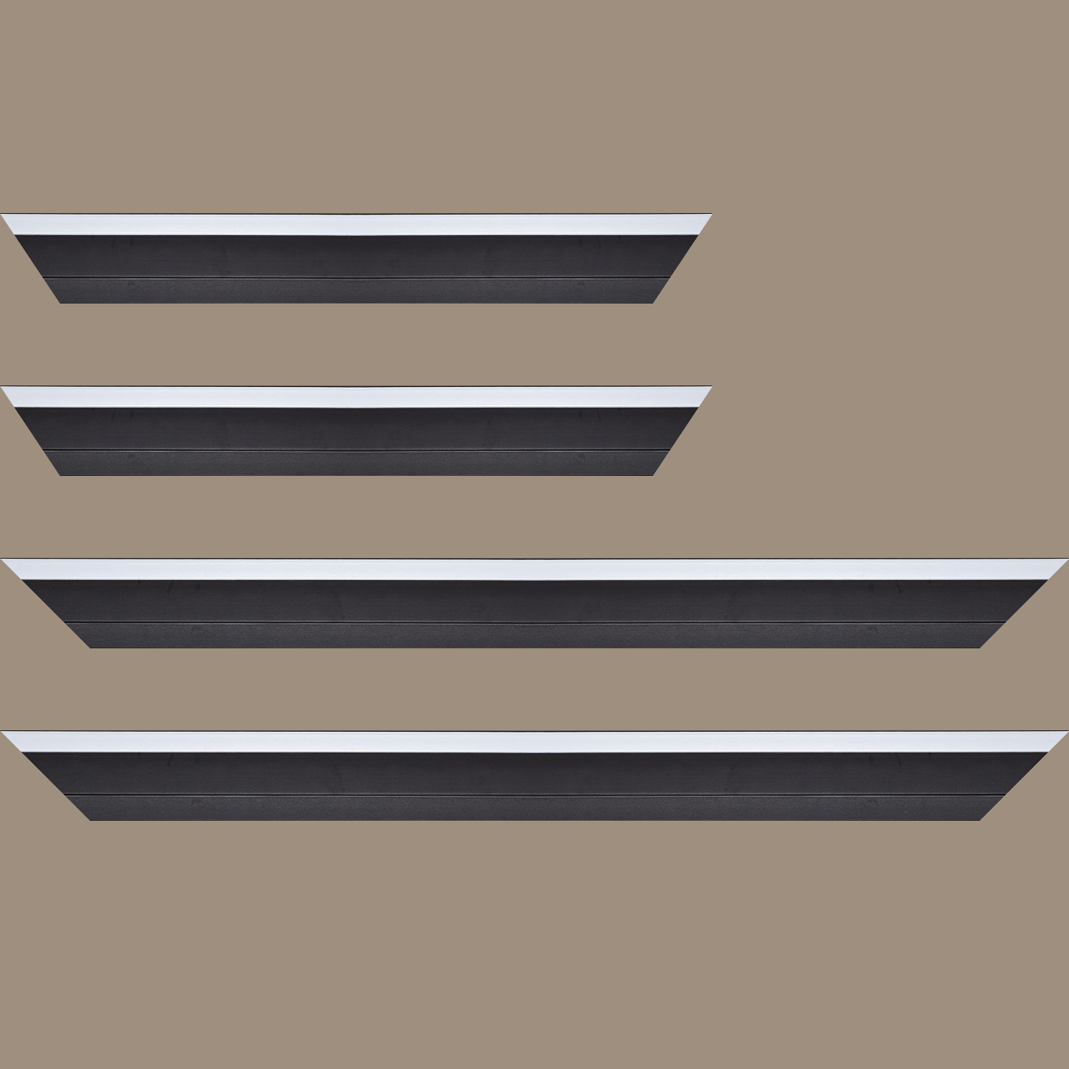 Baguette service précoupé Bois caisse américaine profil escalier largeur 4.4cm noir mat filet blanc (spécialement conçu pour les châssis d'une épaisseur jusqu’à 2.5cm )